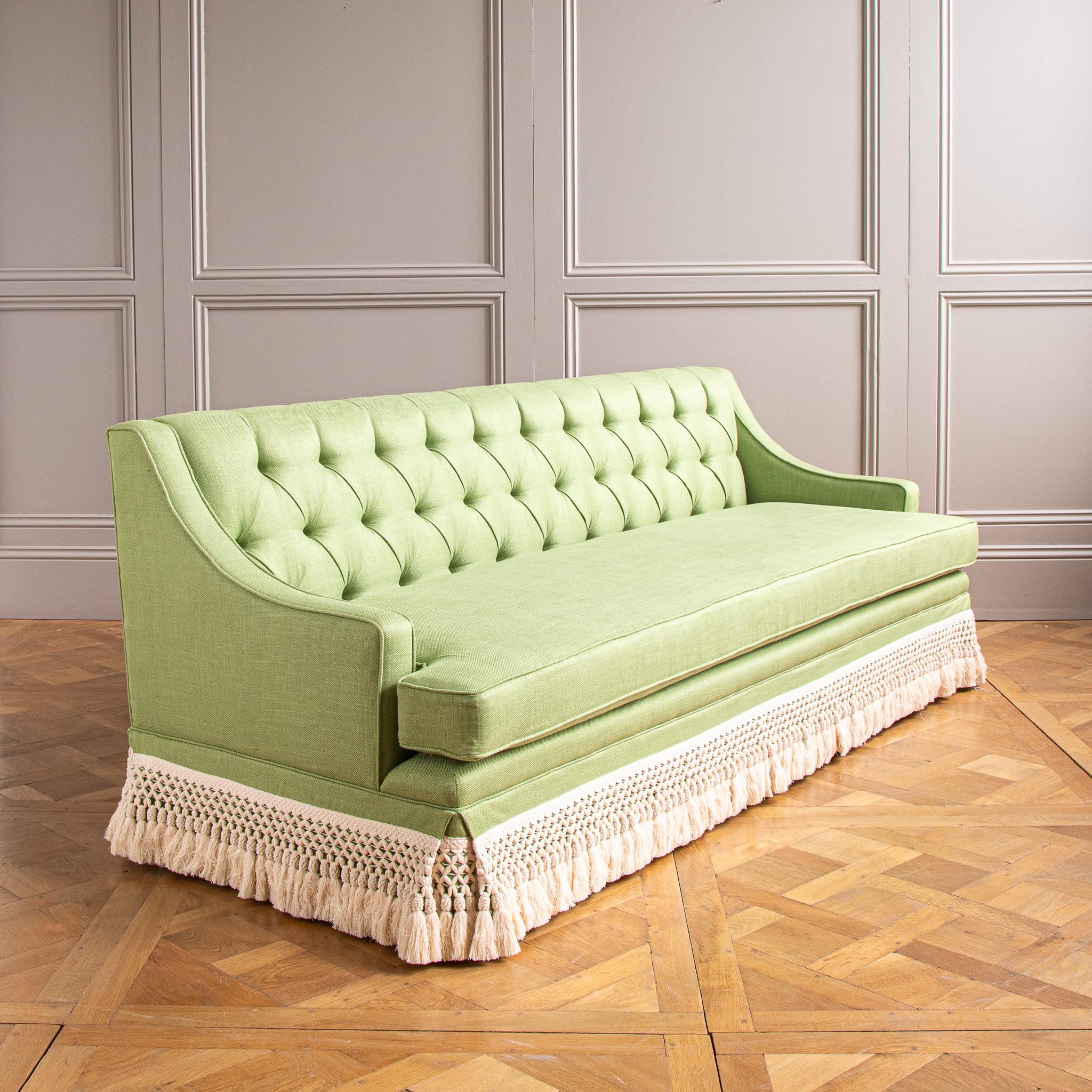 Divano su misura e imbottito Hand Made di La Maison London in vendita 3