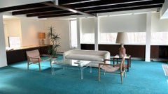 Maßgefertigtes Sofa auf Rollen aus cremefarbenem Boucle #1