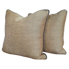 Cojines cuadrados personalizados de lana Donghia Gold Chevron - Un par