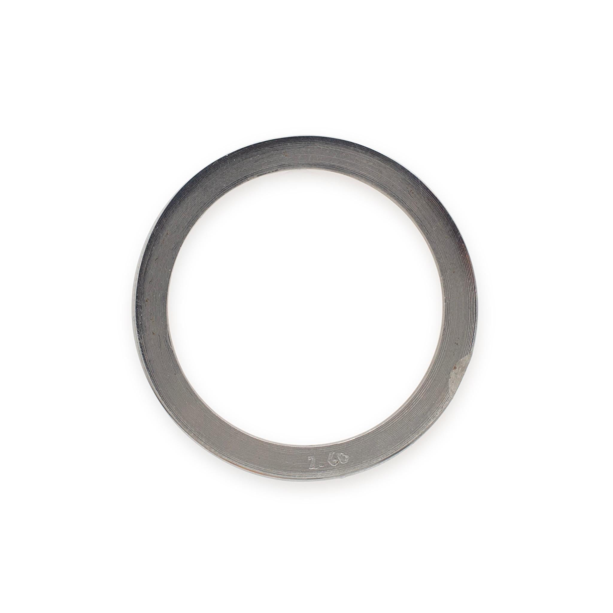 Metalltyp: Rostfreier Stahl

Außendurchmesser: 37,00 mm

Innendurchmesser: 31.00 mm

Gewicht: 5.70 Gramm

Rolex 36-mm-Diamantlünette aus Edelstahl. Graviert mit 