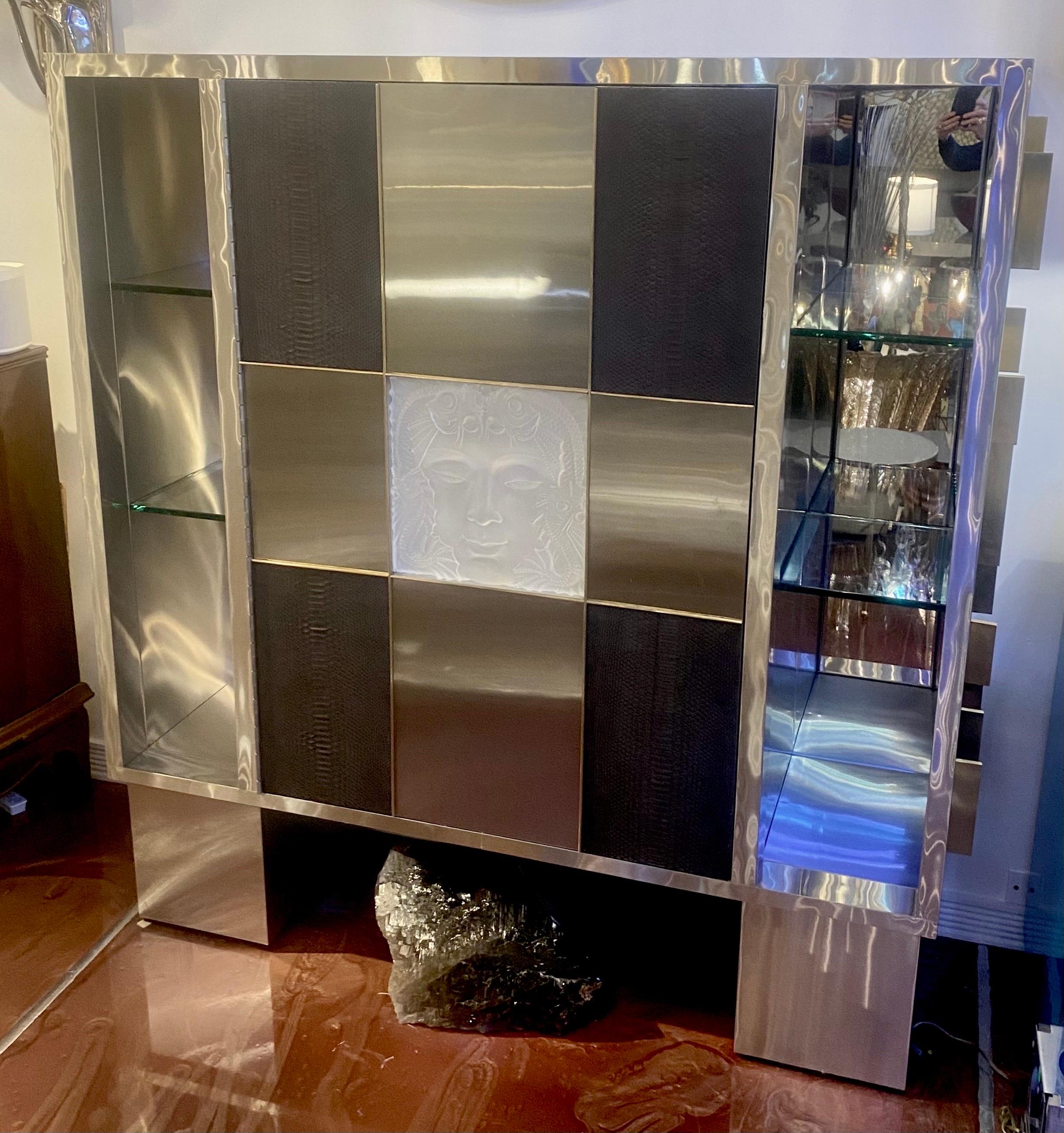 Barra o Armario Seco de Acero Inoxidable, Python y Vidrio Art Decó a Medida en Bueno estado para la venta en Miami, FL