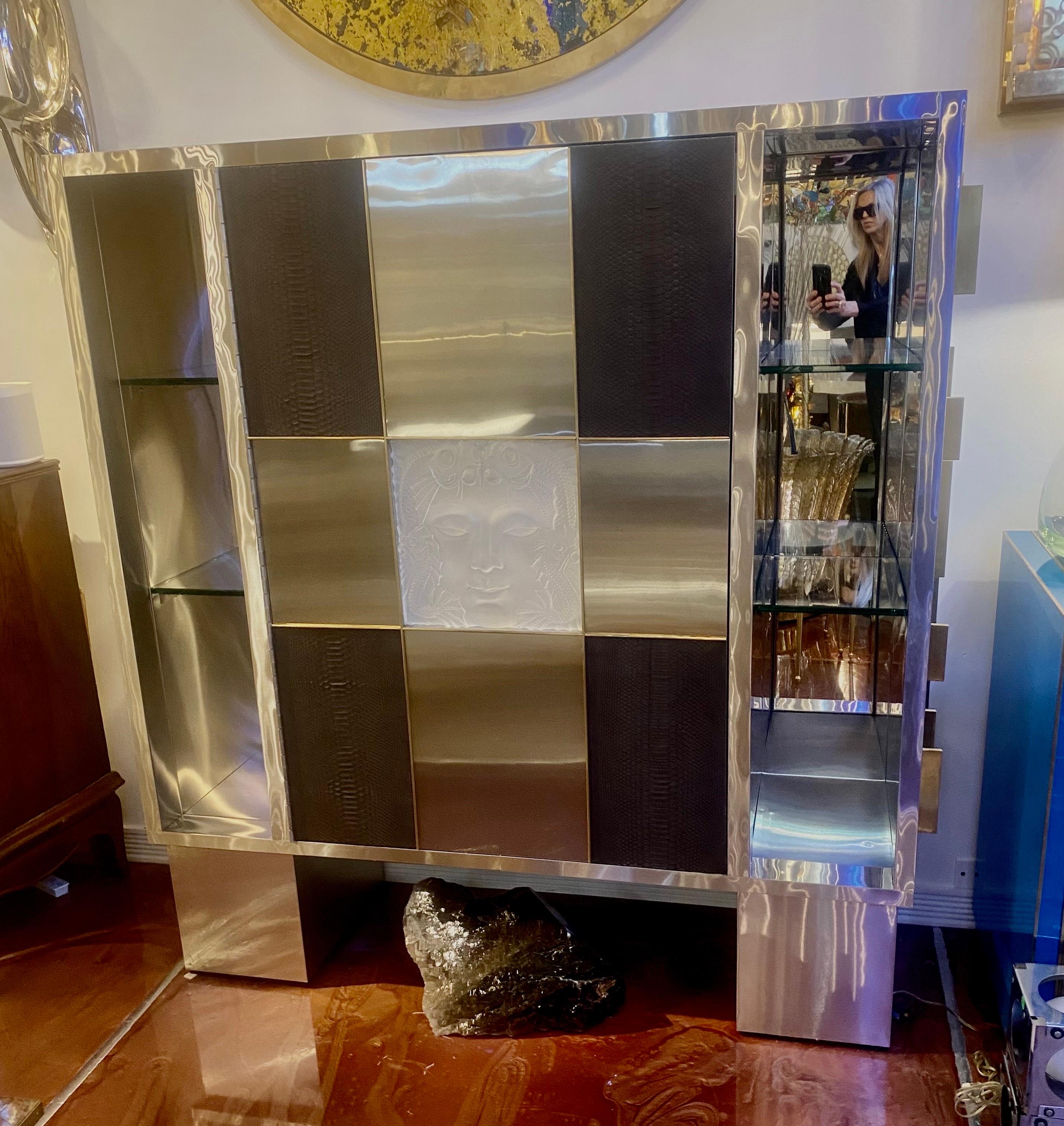 Barra o Armario Seco de Acero Inoxidable, Python y Vidrio Art Decó a Medida Siglo XXI y contemporáneo en venta