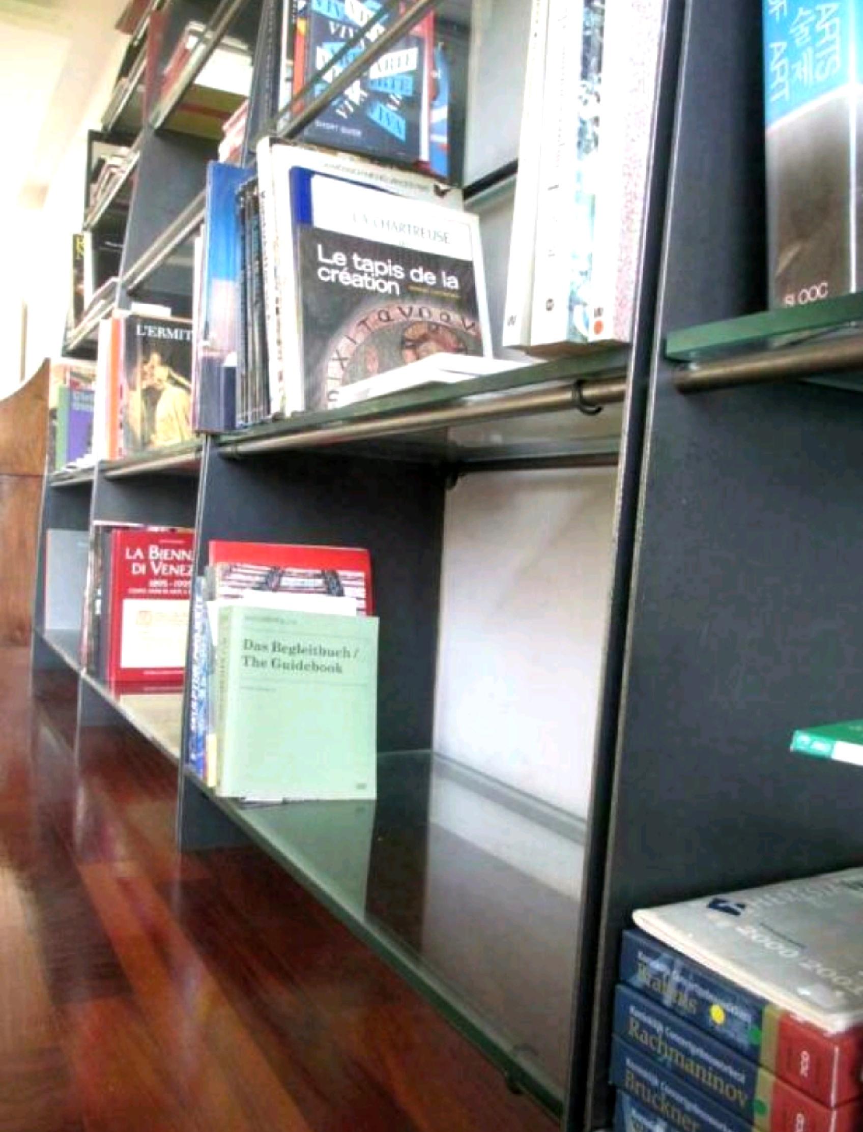 Libreria personalizzata in acciaio e vetro di Johan Bruynseraede, Paesi Bassi, anni '90 in vendita 7
