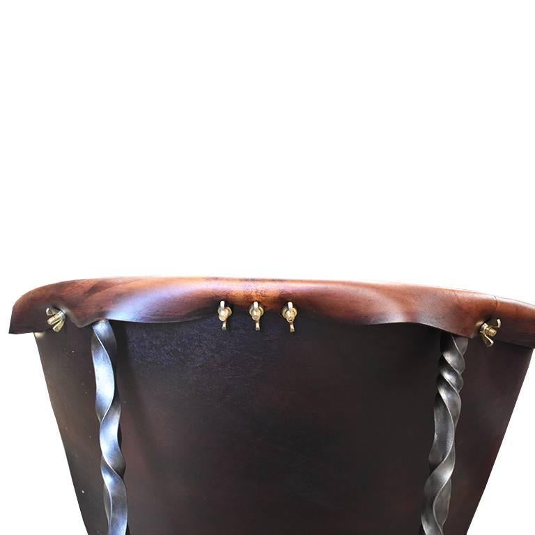 Autre Chaises en acier et cuir forgées à la main noires et brunes, fabriquées à la main, sur mesure en vente