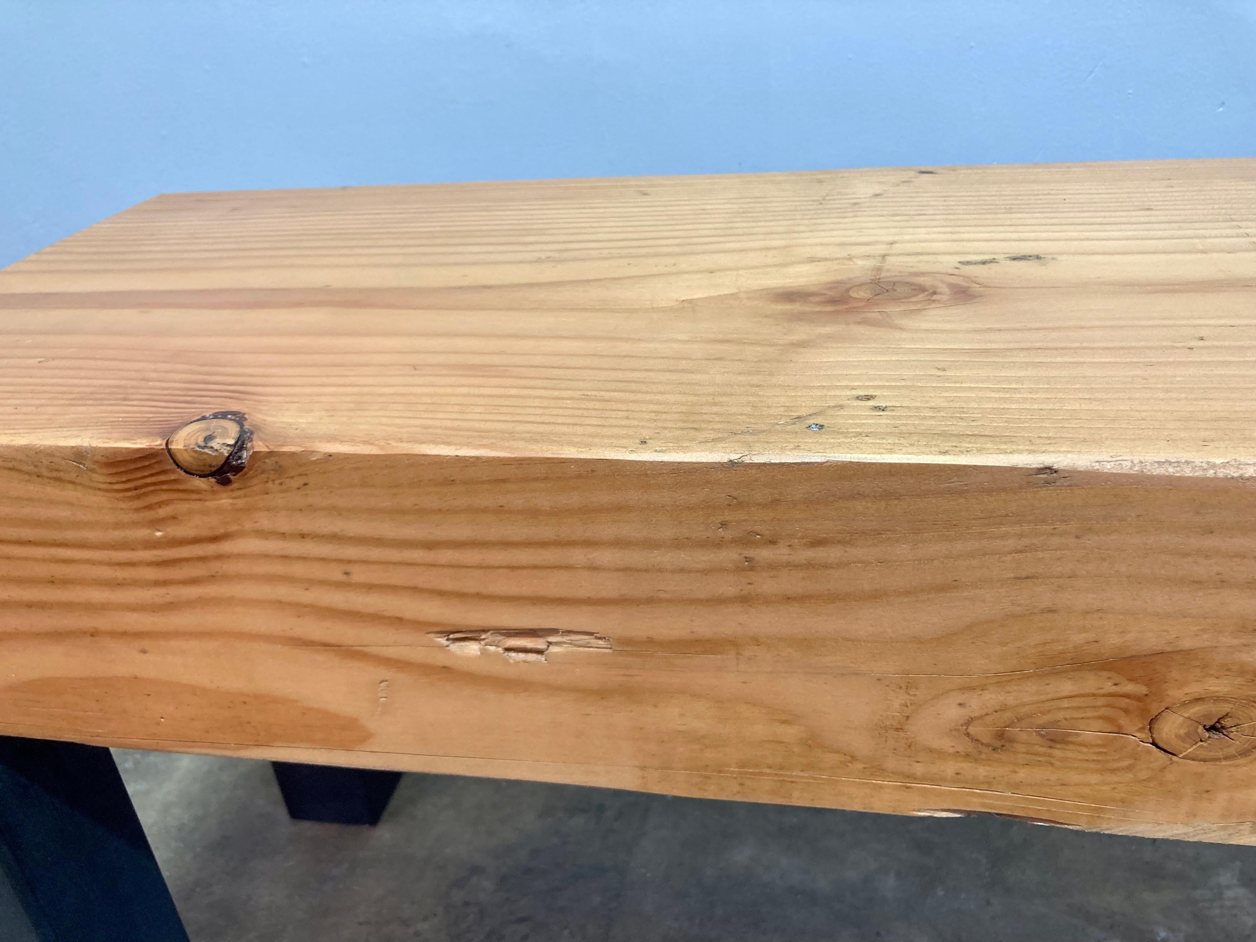 Banc sur mesure en acier et en sapin recyclé en vente 1