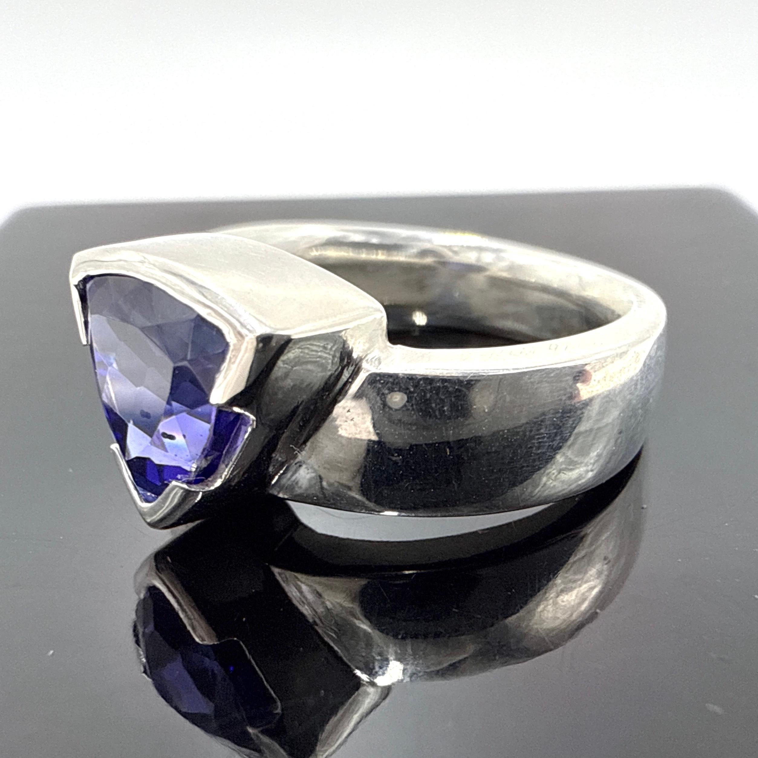 Taille trillion Bague en argent sterling personnalisée en Tanzanite - 2,71 carats coupe triangulaire en vente