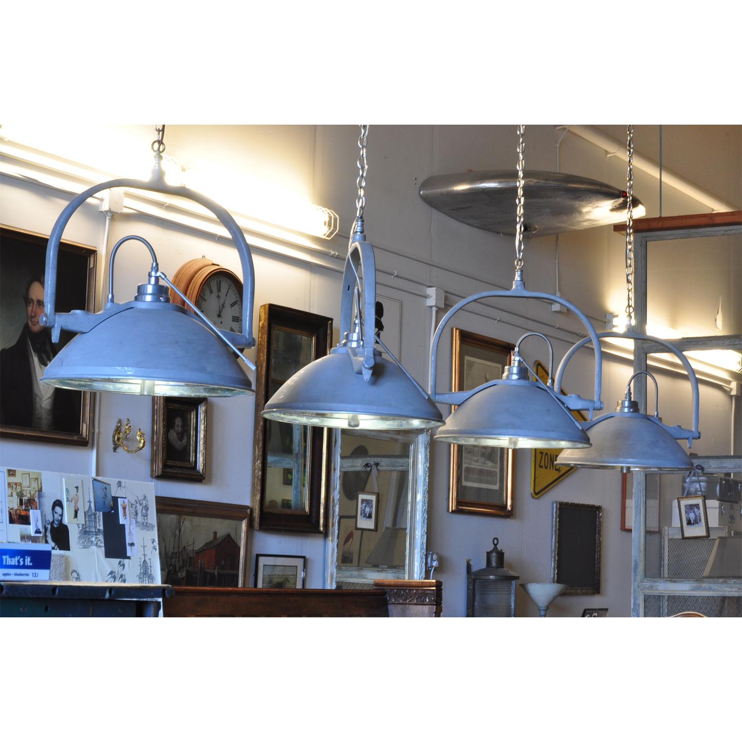 Custom Surgical Pendant Lamp For Sale 4