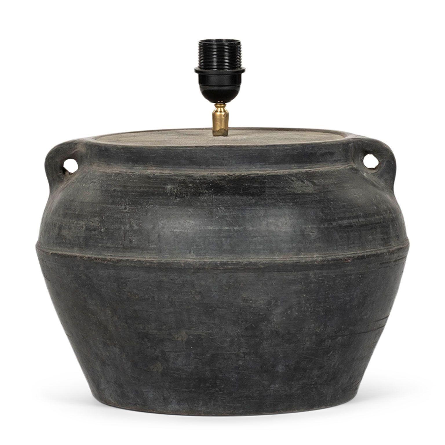 Moulage Lampe de table personnalisée à partir d'un pot turc noir et d'un abat-jour en lin en vente