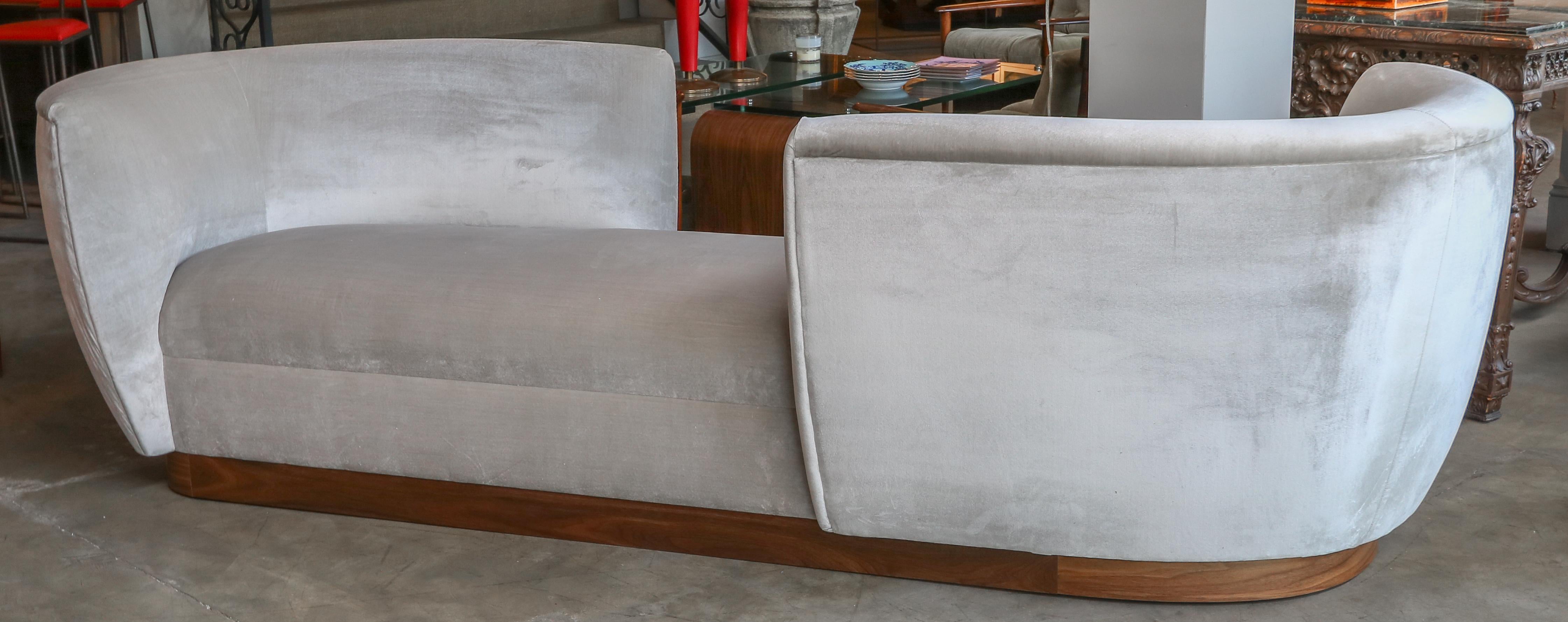 Custom Tete-a-tete Sofa Bench in Grey Velvet with Walnut Base by Adesso Imports For Sale 2