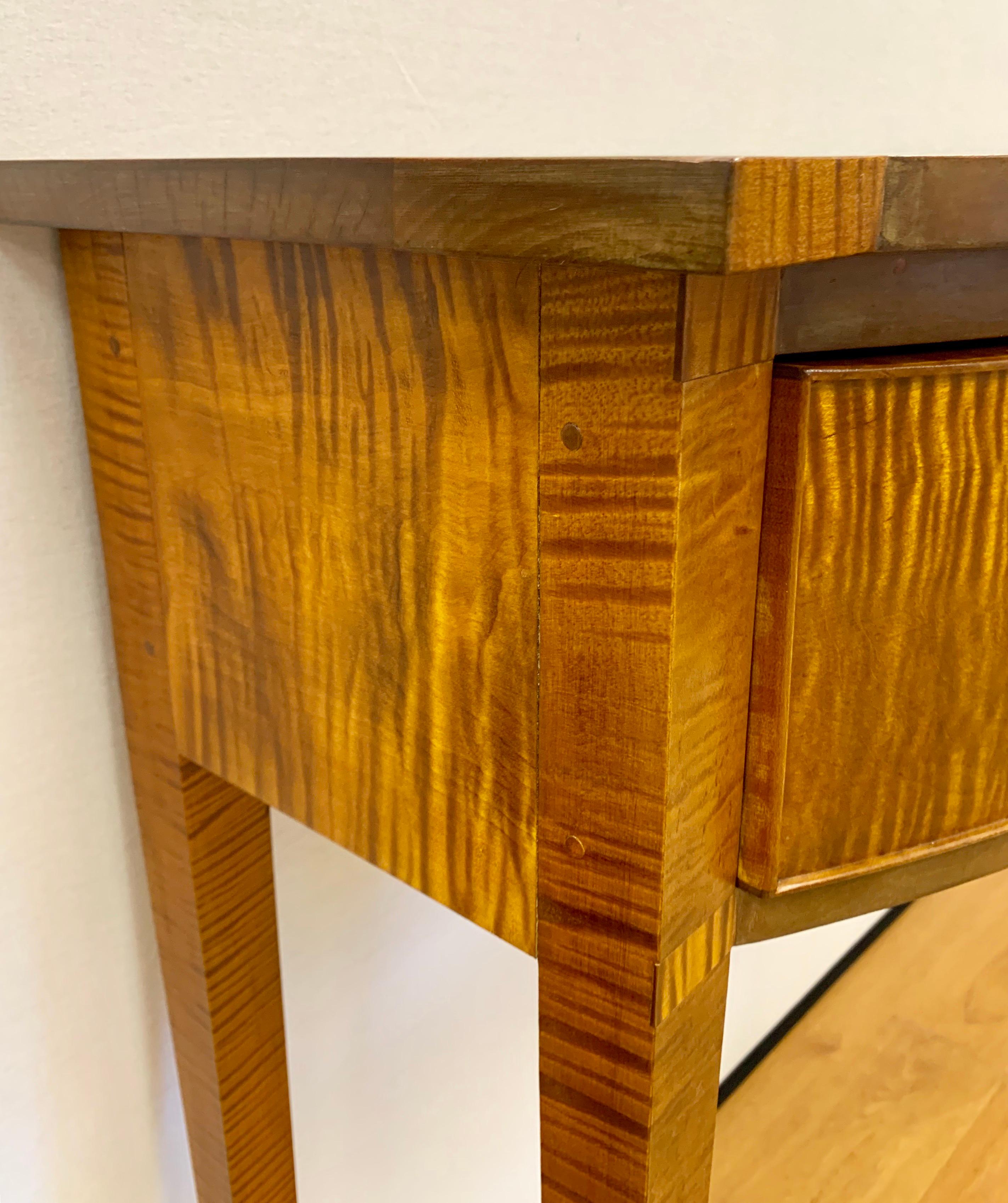 Custom Tiger Maple Sideboard Credenza Buffet by Charles Dewey Bennington Vermont In Good Condition In West Hartford, CT