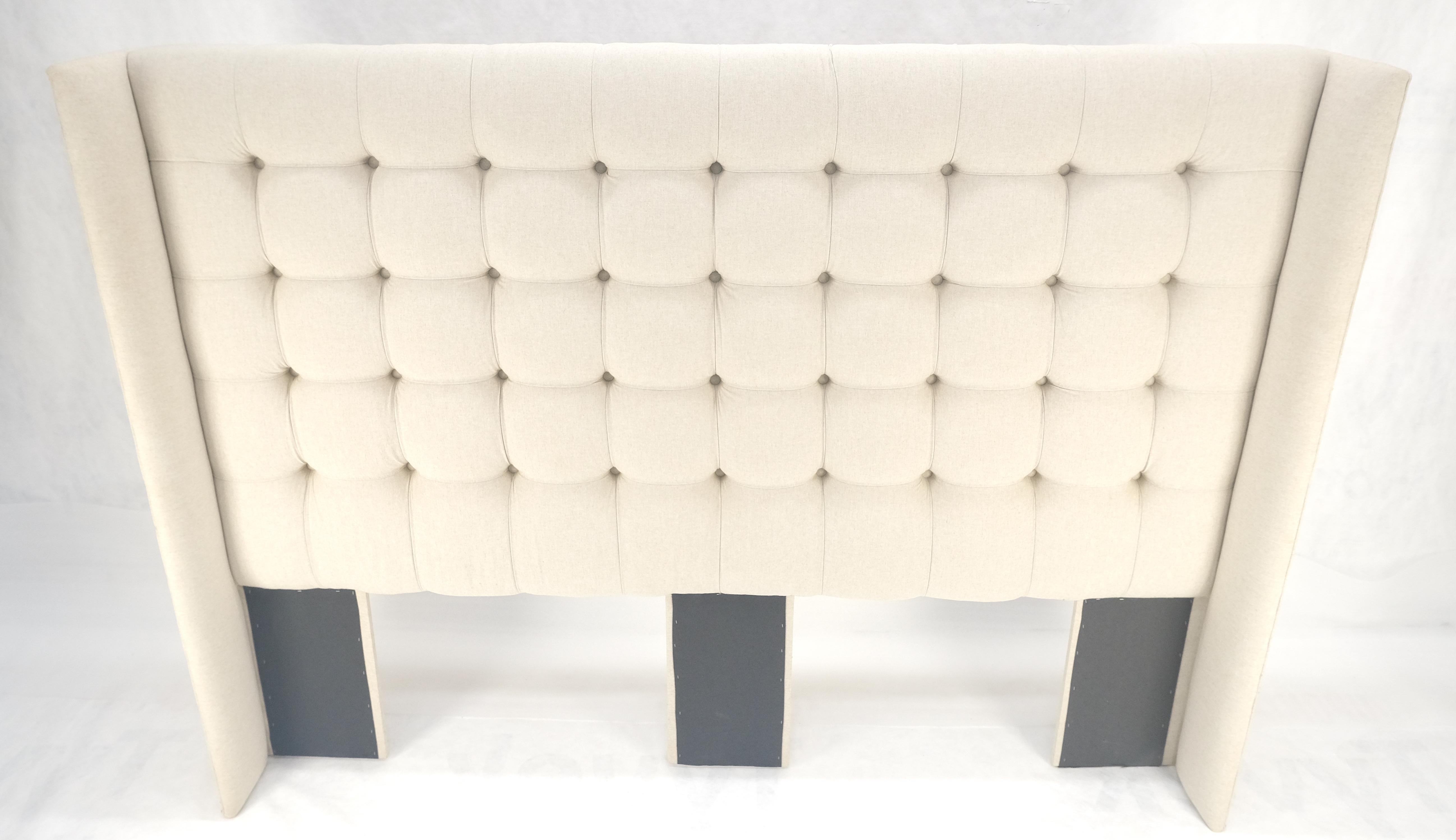 Custom Tufted Linen Oatmeal Beige Wing Headboard King Size Bed Mint In Excellent Condition For Sale In Rockaway, NJ