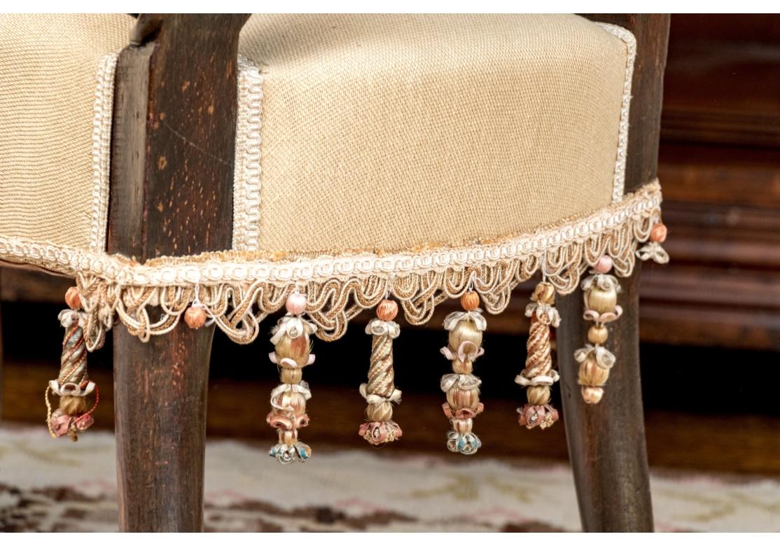 Custom Upholstered Mahogany Fireside Chair (19. Jahrhundert) im Angebot