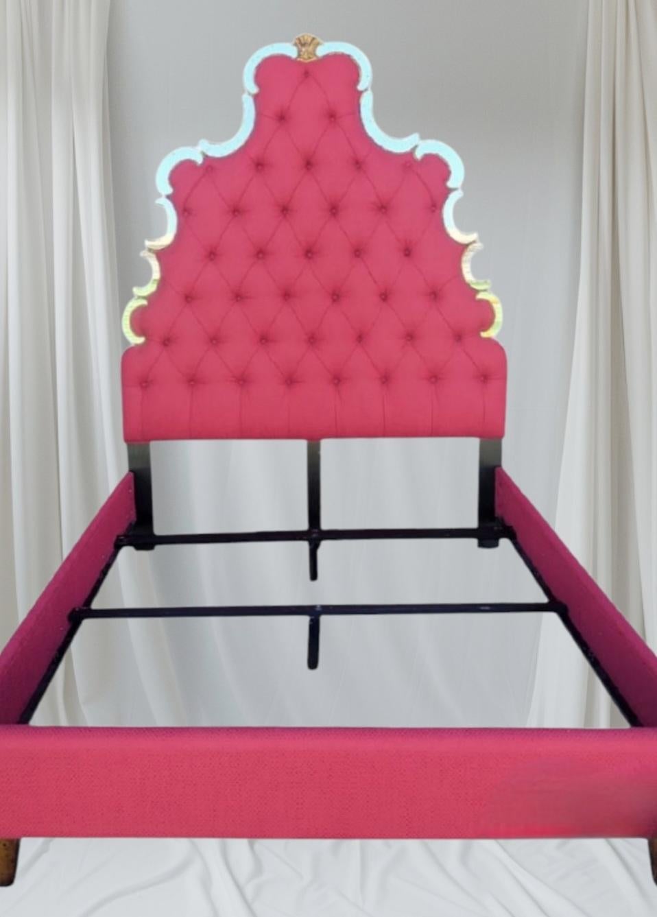 Custom Upholstered Queen Raspberry Schumacher Antique Mirrored Queen Bettgestell (amerikanisch) im Angebot