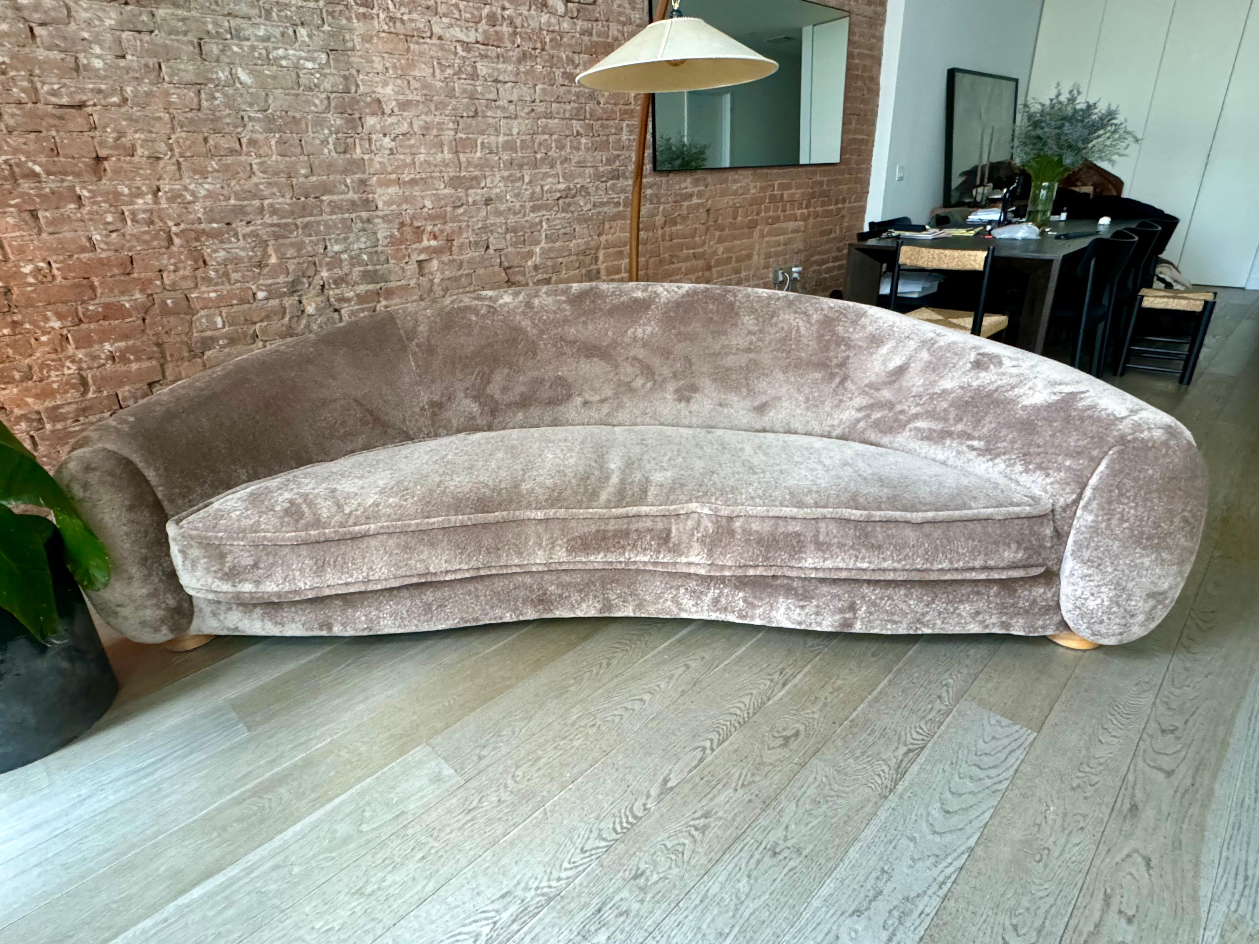 Individuell gepolstertes französisches Sofa aus den 1940ern im Angebot 4