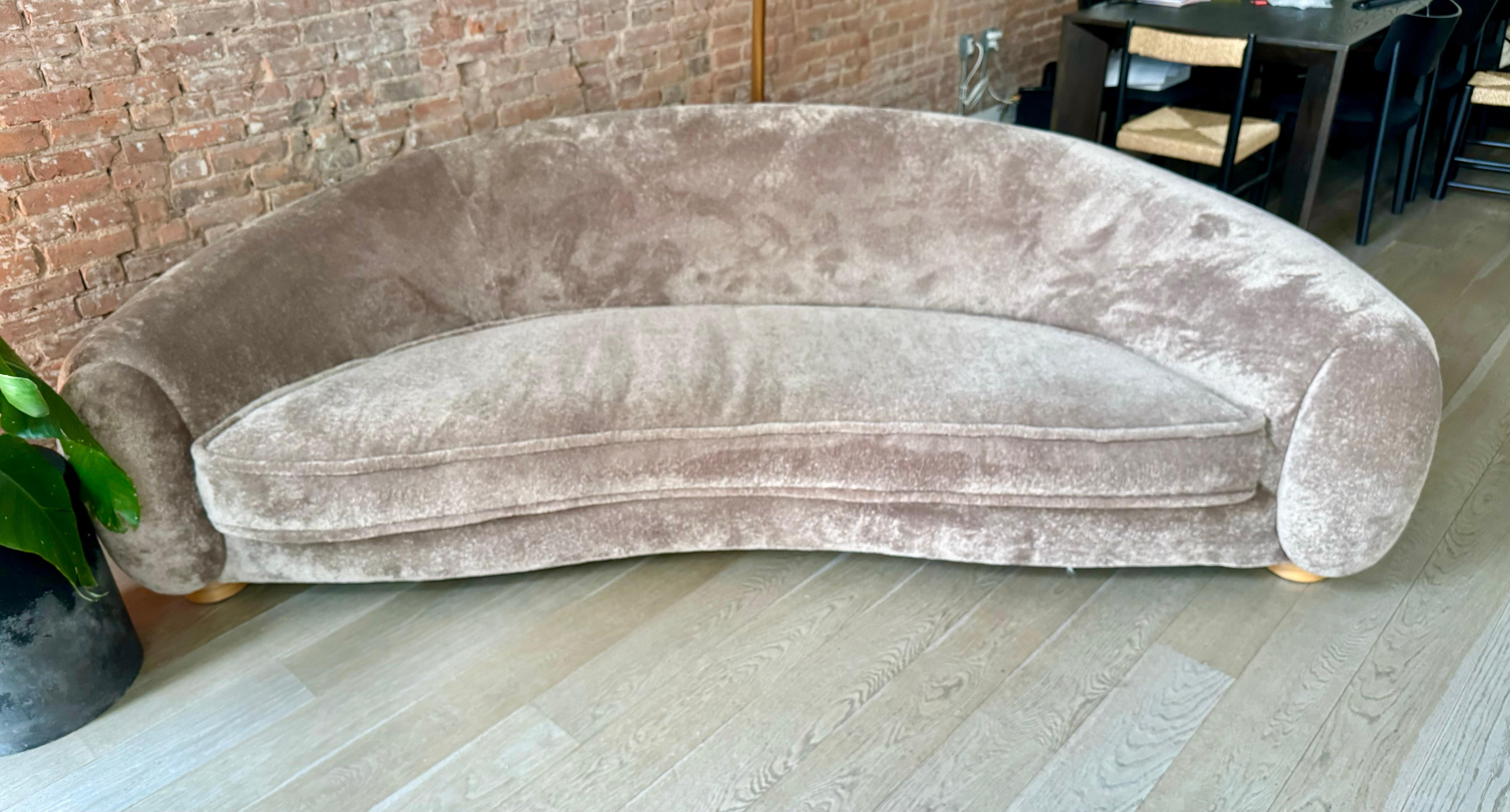Individuell gepolstertes französisches Sofa aus den 1940ern (21. Jahrhundert und zeitgenössisch) im Angebot