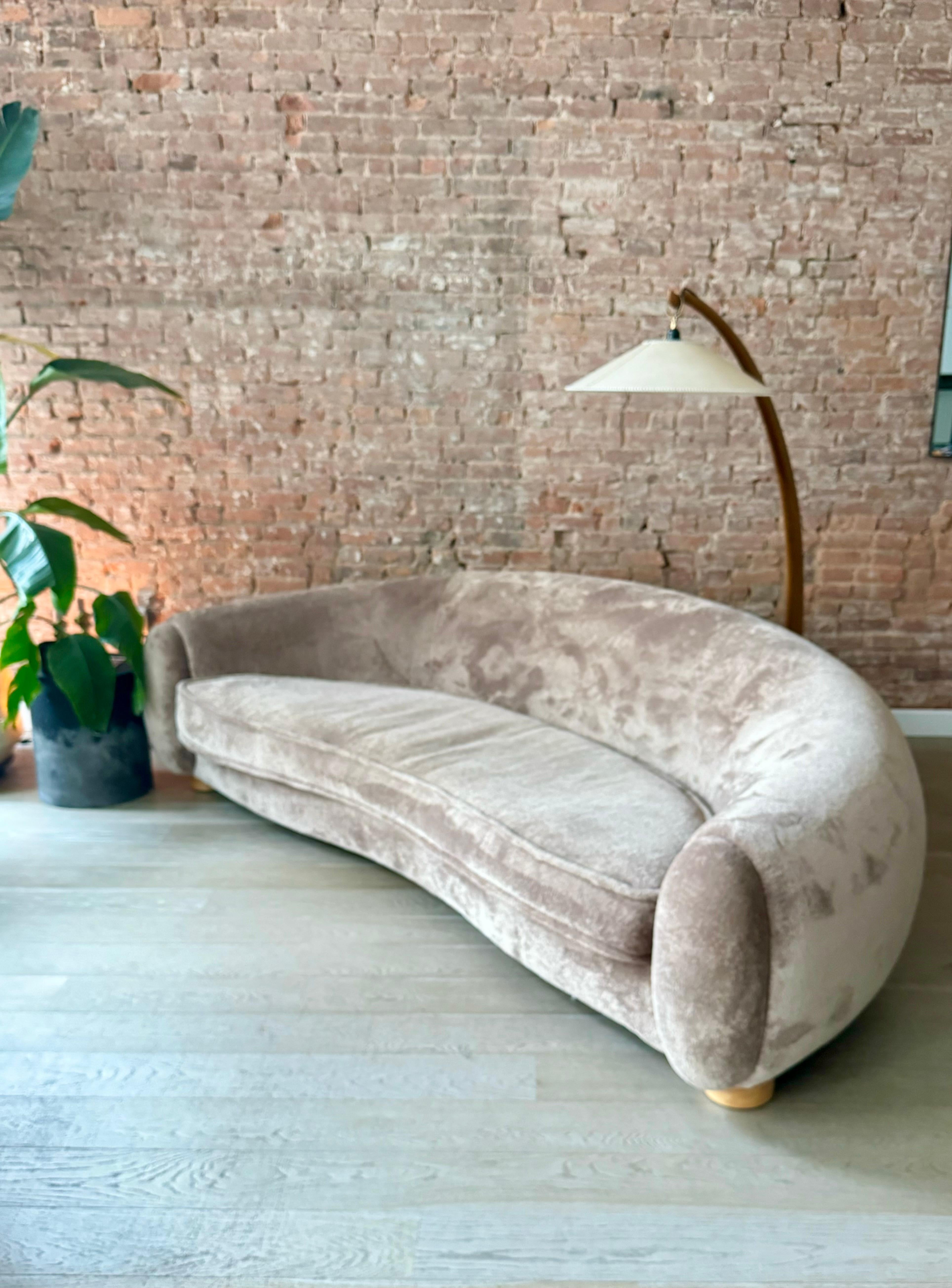 Individuell gepolstertes französisches Sofa aus den 1940ern (Bouclé) im Angebot