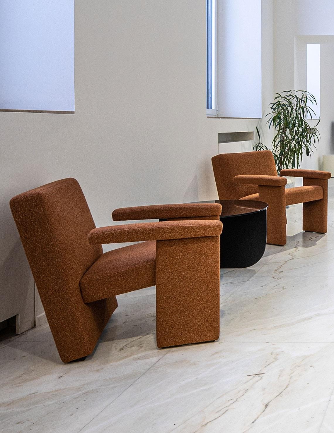 Maßgefertigtes 2-Sitzer-Sofa mit Polsterung von Garcia Cumini für LaCividina (Handgefertigt) im Angebot