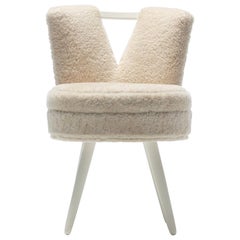 Tabouret de coiffeuse personnalisé en shearling crème ivoire avec garniture en cuir