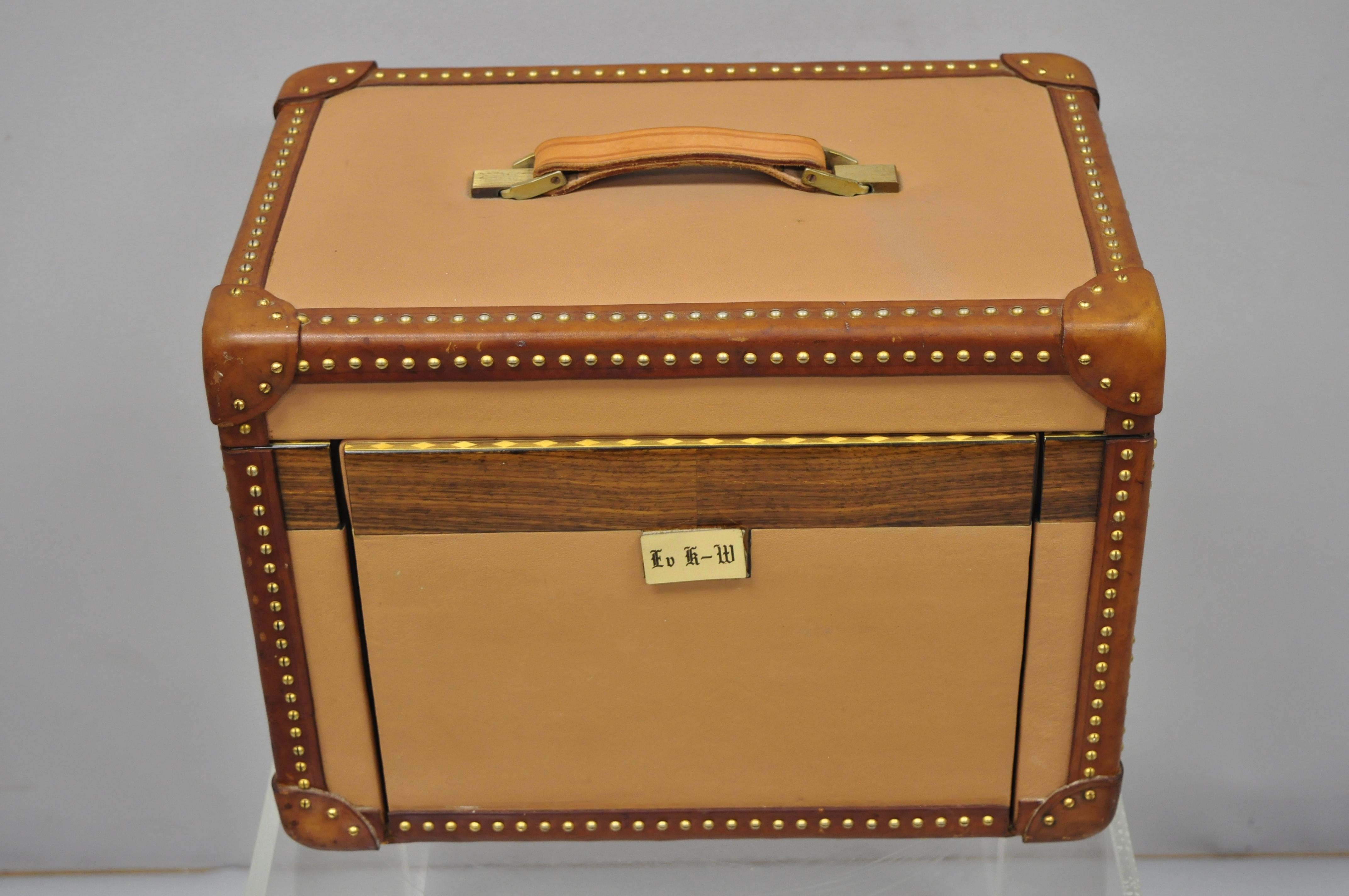 Custom Vintage Italian Leather Toiletry Box Case Travel Trunk Nailhead Trim. Item features brass screw/nailhead trim, brown leather corners and trim, leather frame, mirror interior with leather lining. Custom order. Circa mid to Late 20th Century.