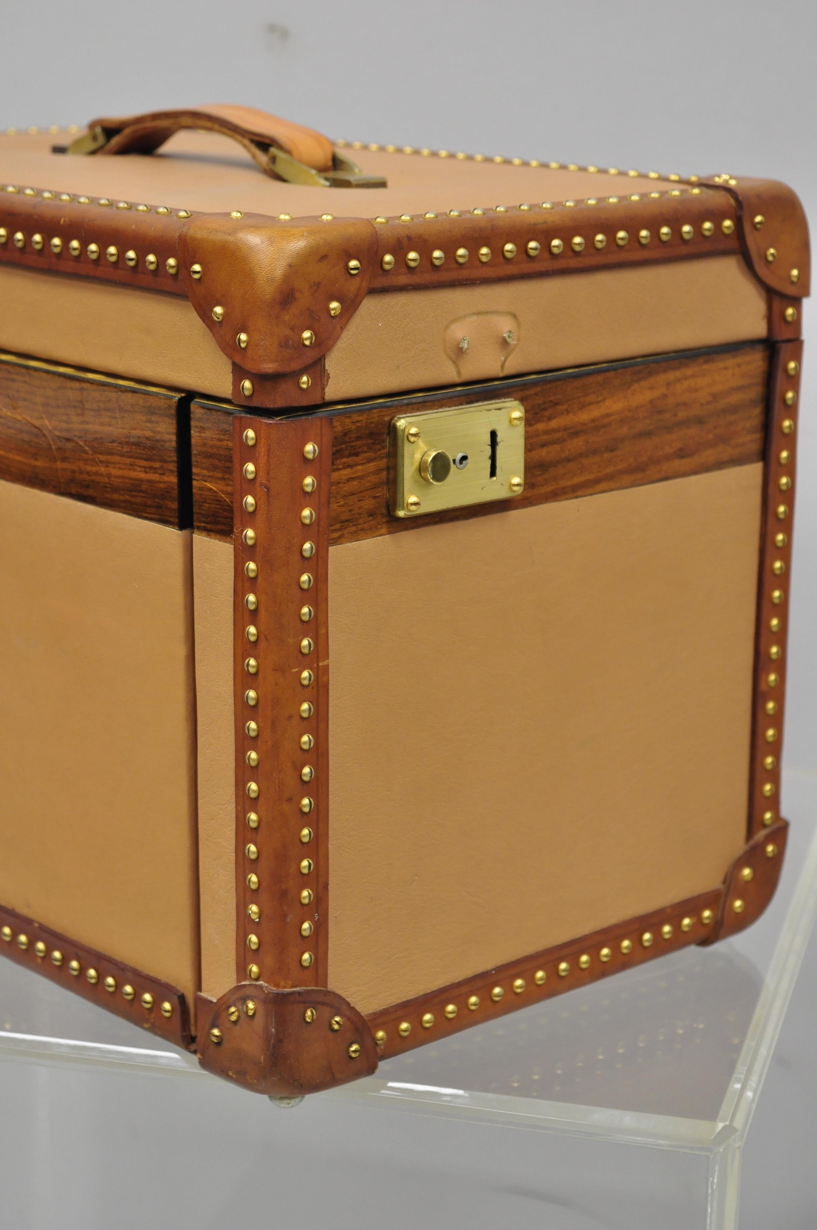 Custom Vintage Italian Leather Toiletry Box Case Travel Trunk Nailhead Trim In Good Condition For Sale In Philadelphia, PA