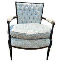 Poltrona bergere personalizzata vintage Luigi XVI in velluto blu rialzato con motivi floreali