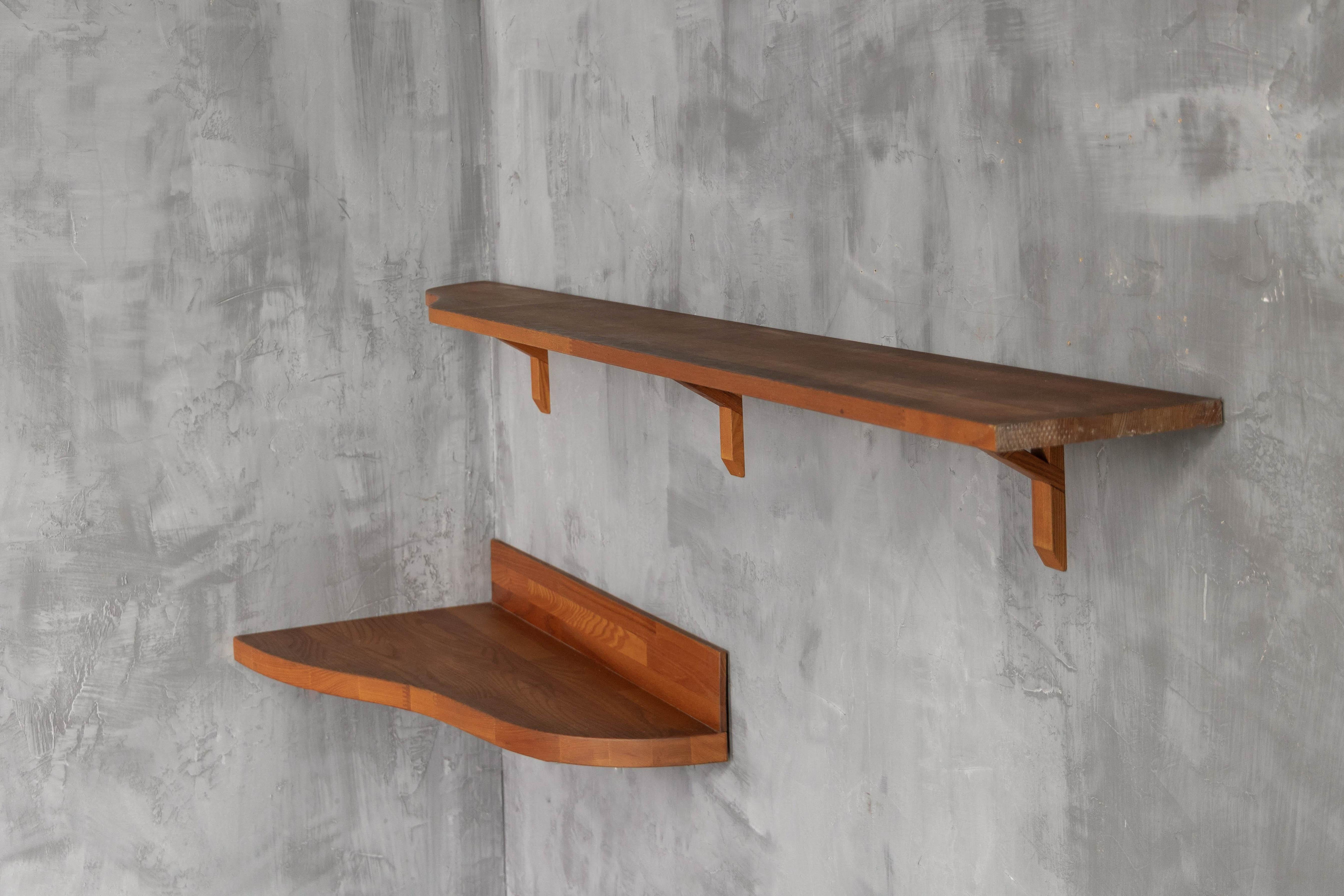 This custom elm wall console and shelf set is an original design by Pierre Chapo, constructed using the signature joinery of his B30 shelving system. Made from solid elm with beautifully expressed grain, the console features a softly curved front