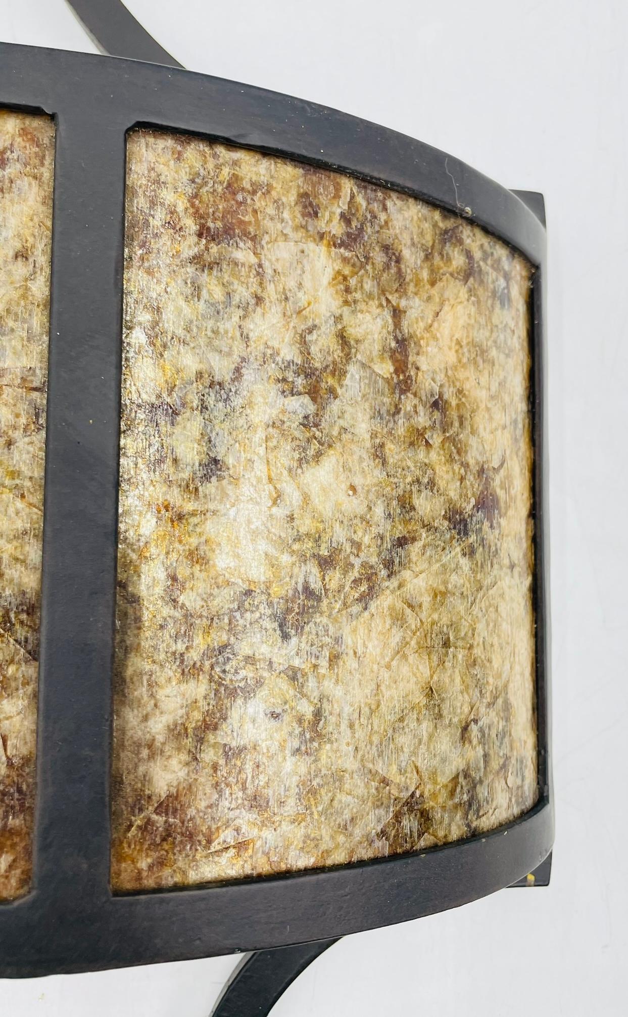 Individueller Wandleuchter mit Kunstglimmerplatten von Steven Handelman Studios, 2024 im Angebot 1