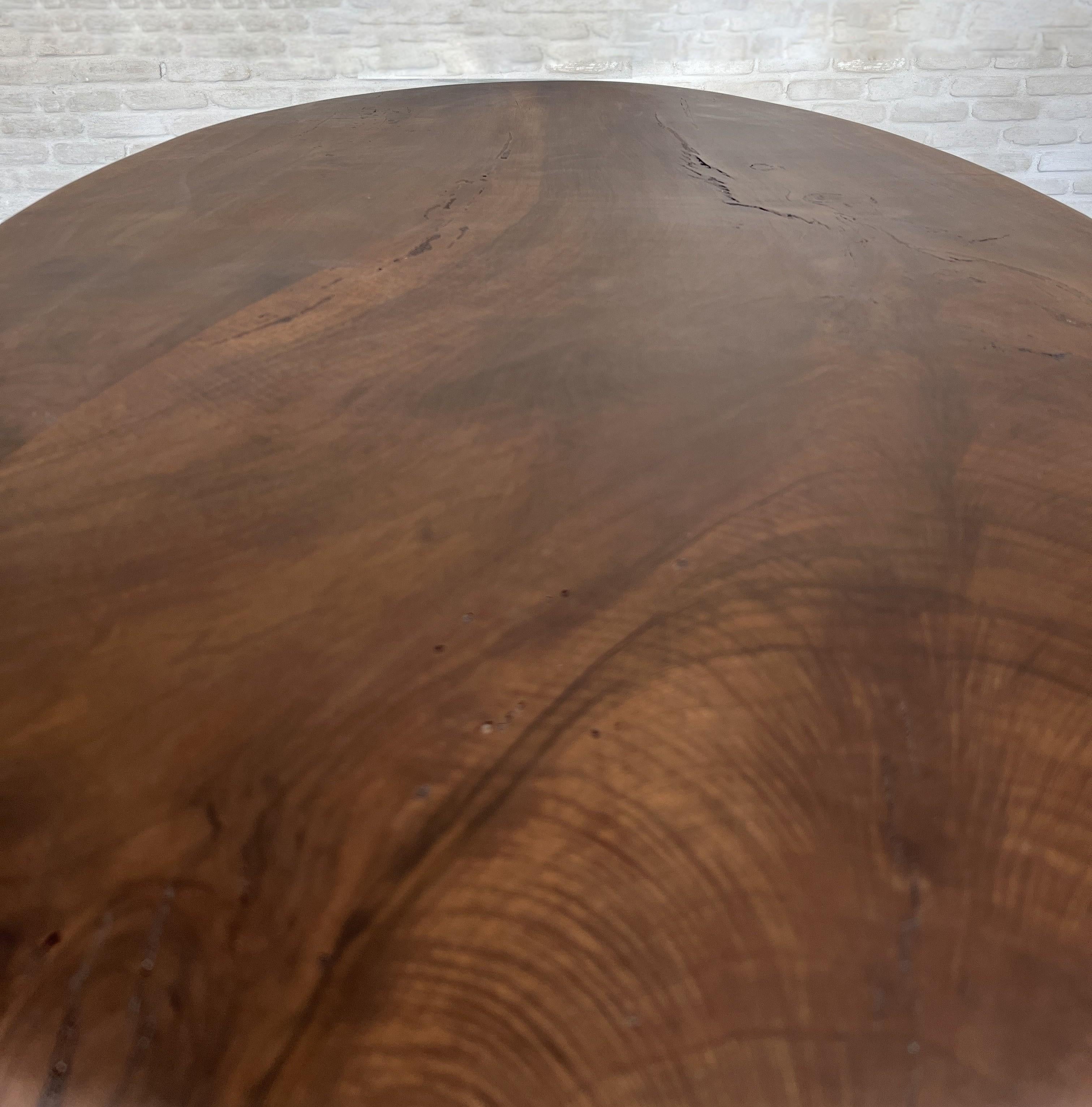 Custom walnut 2 plank top oval dining table Model LUSI dark finish In condizioni Nuovo in vendita a Vosselaar, BE