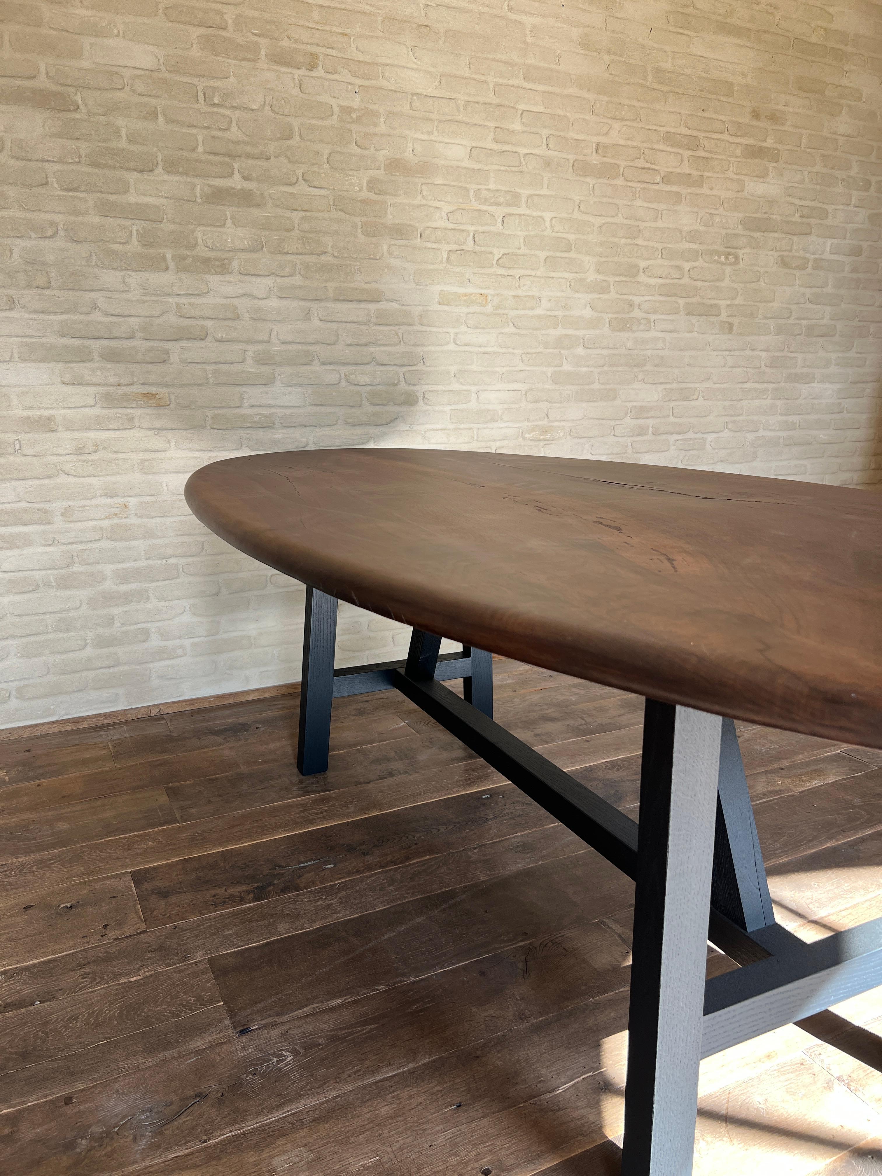 XXI secolo e contemporaneo Custom walnut 2 plank top oval dining table Model LUSI dark finish in vendita