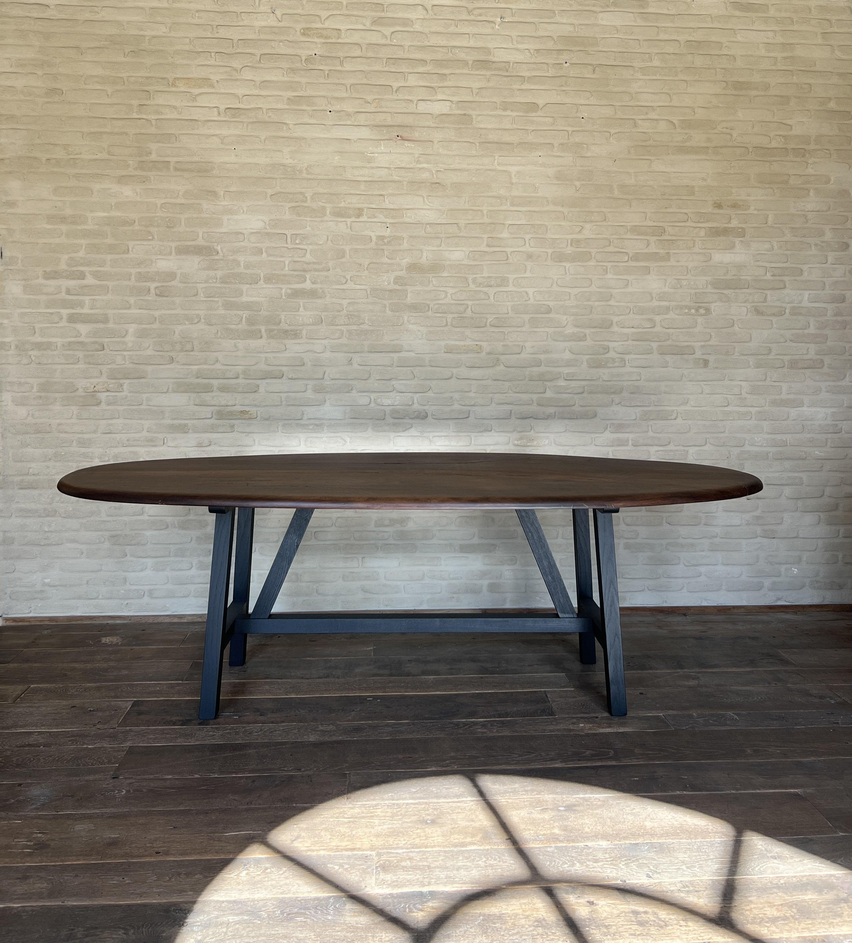 Custom walnut 2 plank top oval dining table Model LUSI dark finish in vendita 1