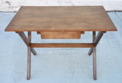 Maßgefertigter Schreibtisch aus Nussbaumholz mit Schublade, auf Bestellung gefertigt von Petersen Antiques