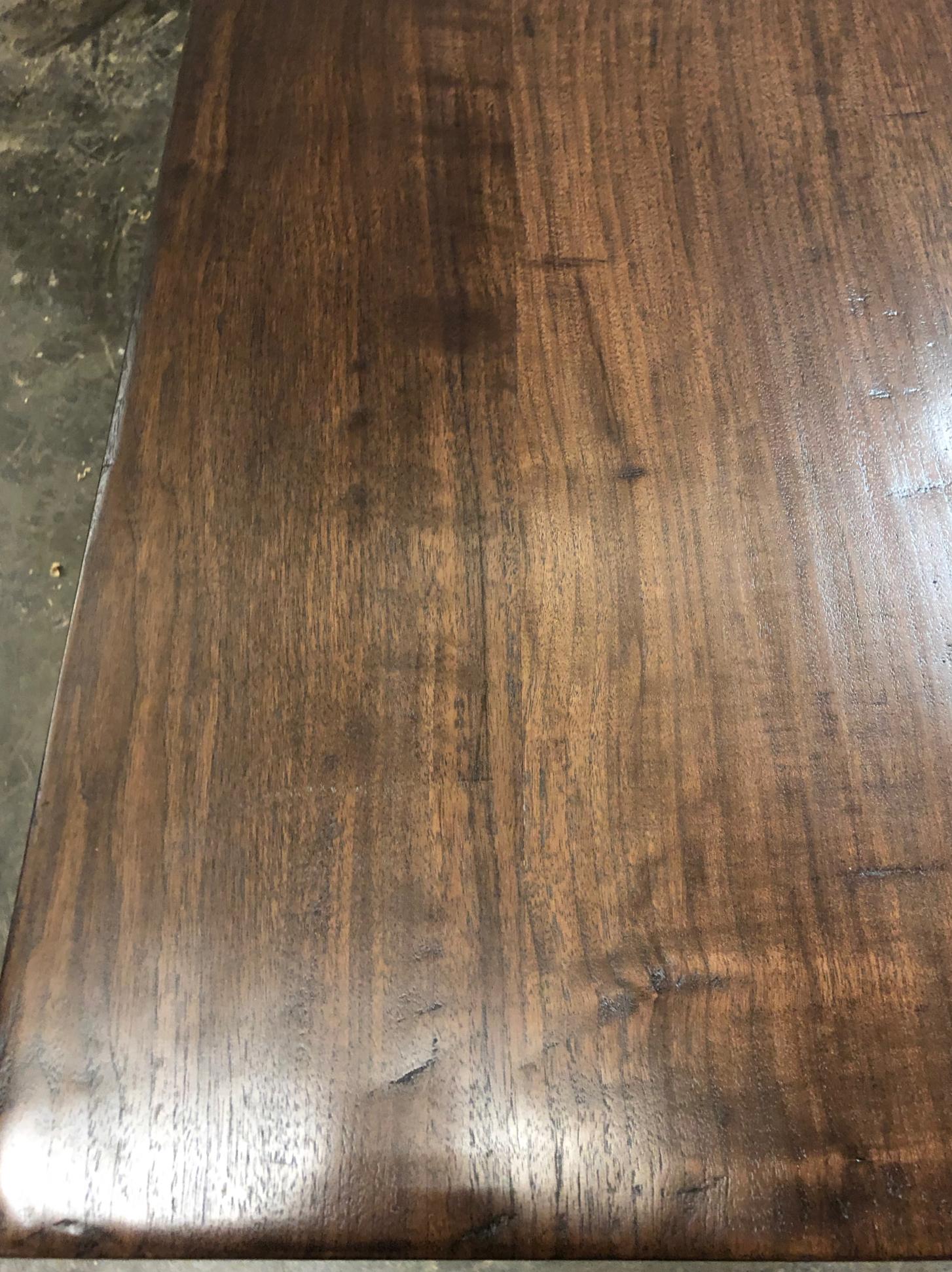 Table de salle à manger Emilie en noyer noir, fabriquée sur commande par Petersen Antiques en vente 2