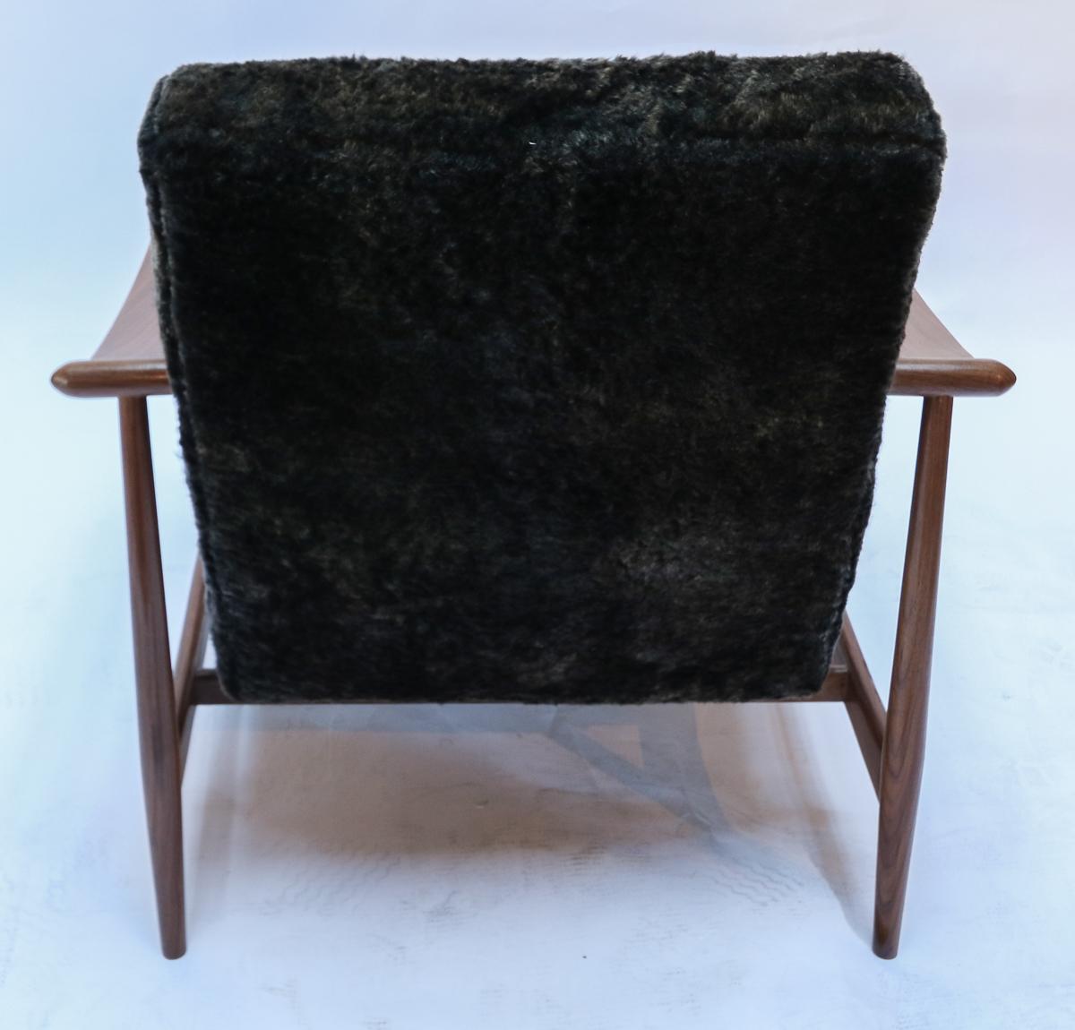 Mid-Century Modern Custom Walnut Midcentury Style Armchairs in Black Sheepskin by Adesso Imports For Sale