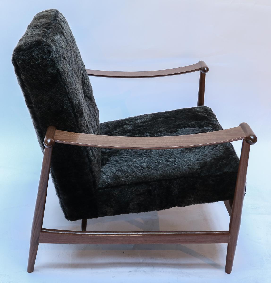 American Custom Walnut Midcentury Style Armchairs in Black Sheepskin by Adesso Imports For Sale