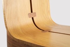 Silla «SPLIT» de madera chapada en nogal y roble, hecha a medida por ASUL-STUDIO