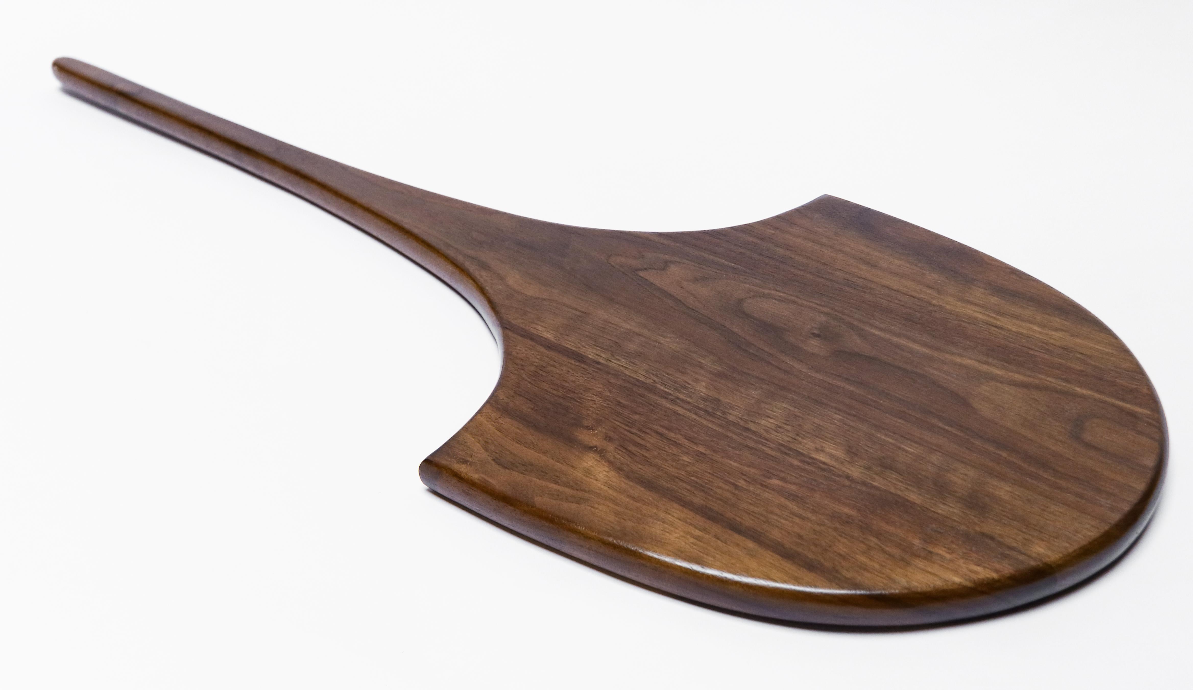 Custom Walnut Serving Board with Long Handle by Adesso Imports In New Condition For Sale In Los Angeles, CA