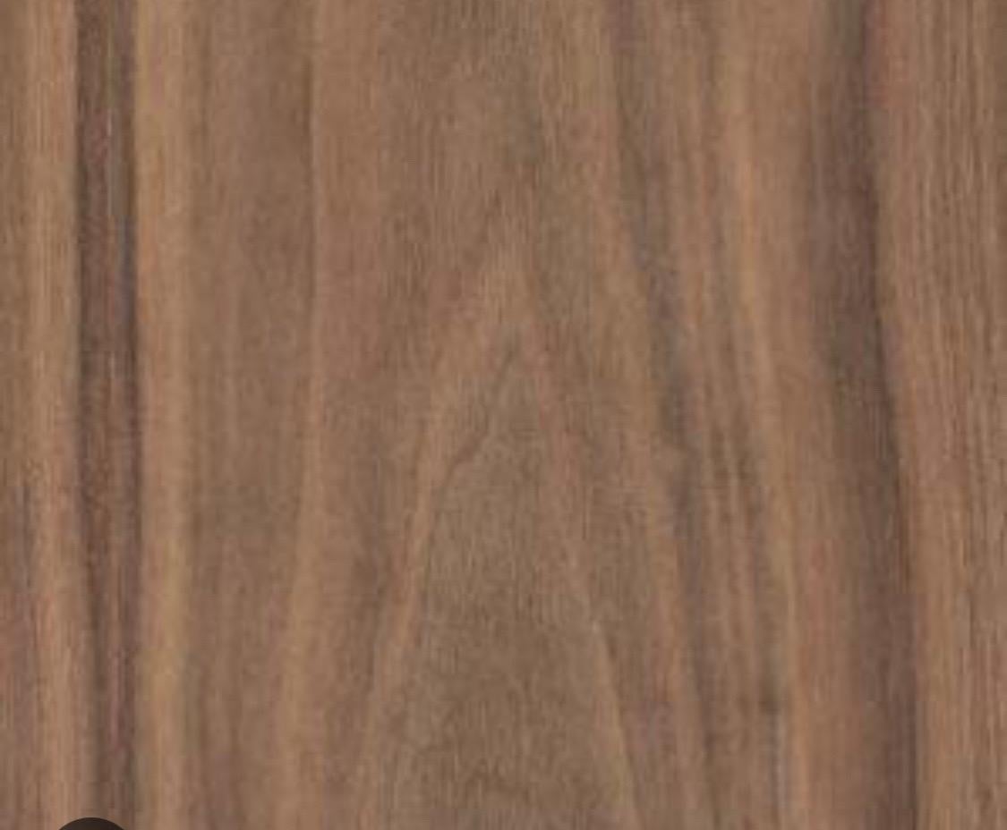 Maßgeschneidertes Regal aus Nussbaumholz für Courtney im Zustand „Neu“ im Angebot in Los Angeles, CA