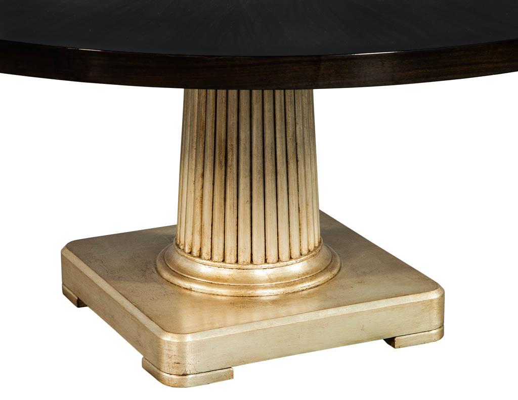 Canadien Table à manger ronde en noyer sunburst personnalisée par Carrocel en vente