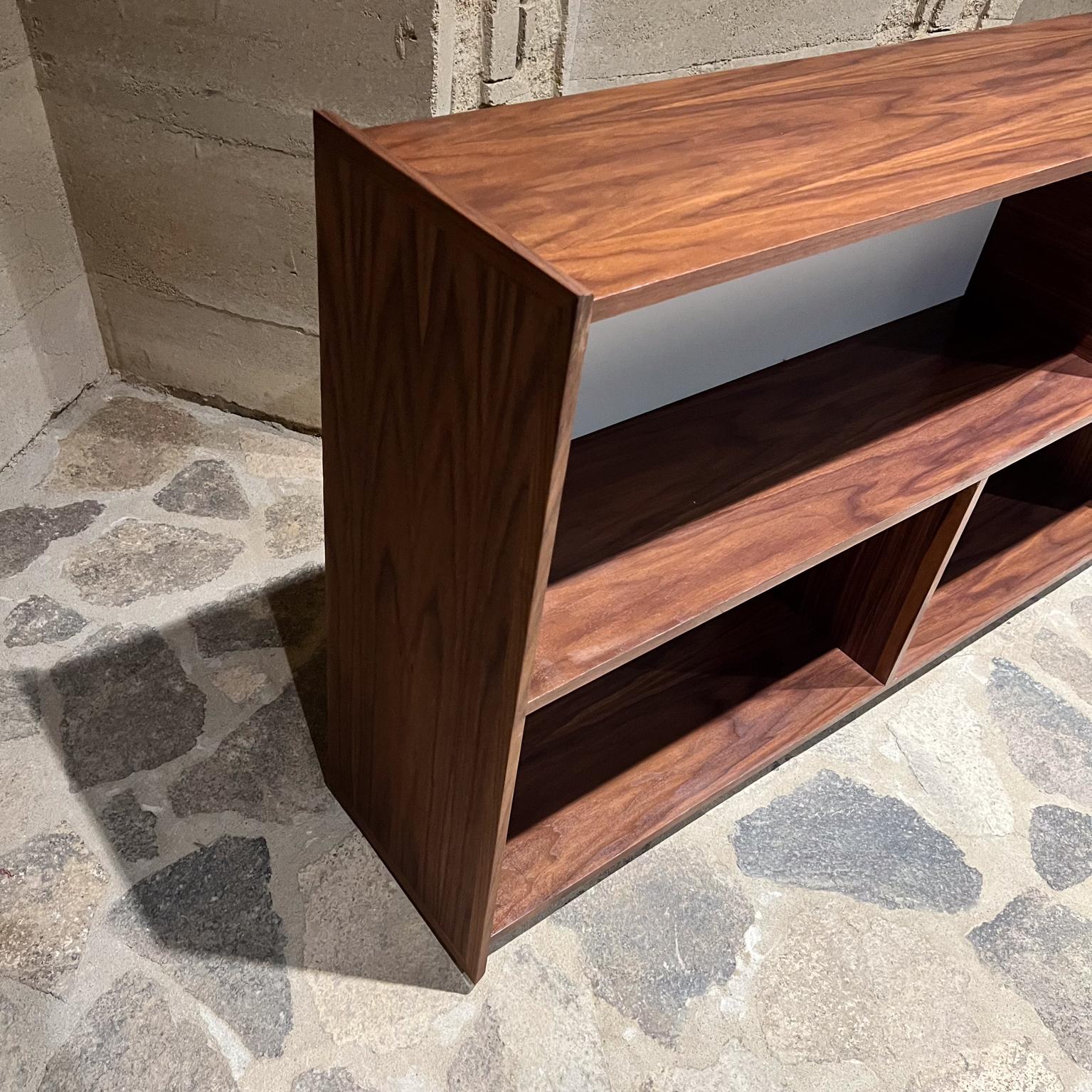 Libreria personalizzata in Wood Wood Pablo Romo Ambianic in vendita 3
