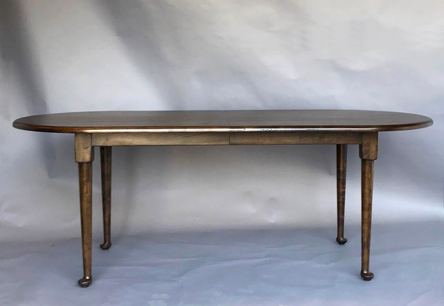 Dos Gallos Studio, maßgefertigter Queen Anne-Tisch aus Nussbaumholz mit ausziehbaren Blättern (Walnuss) im Angebot