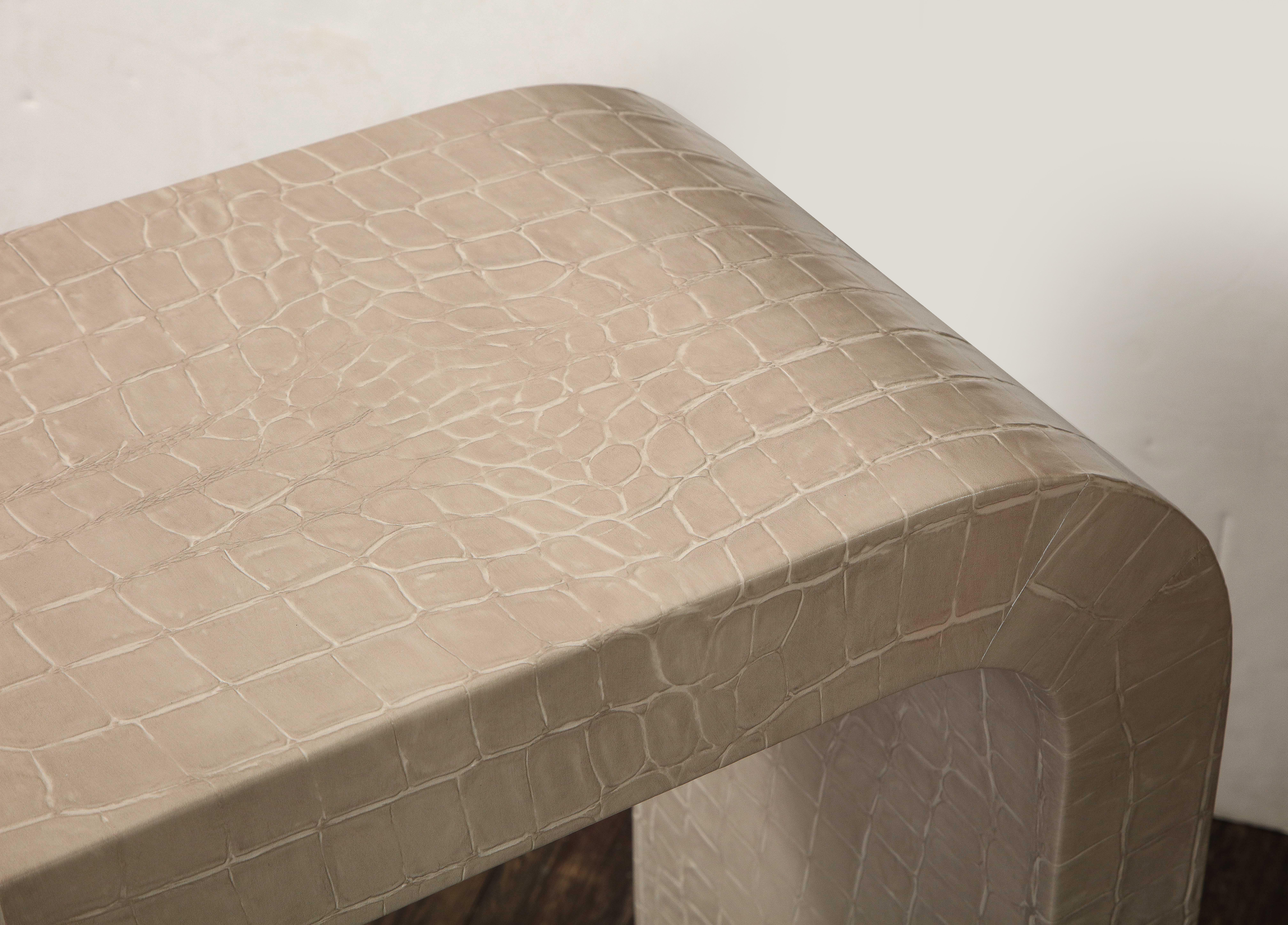 Pelle Console a cascata personalizzata in pelle fumé stampata a coccodrillo in vendita