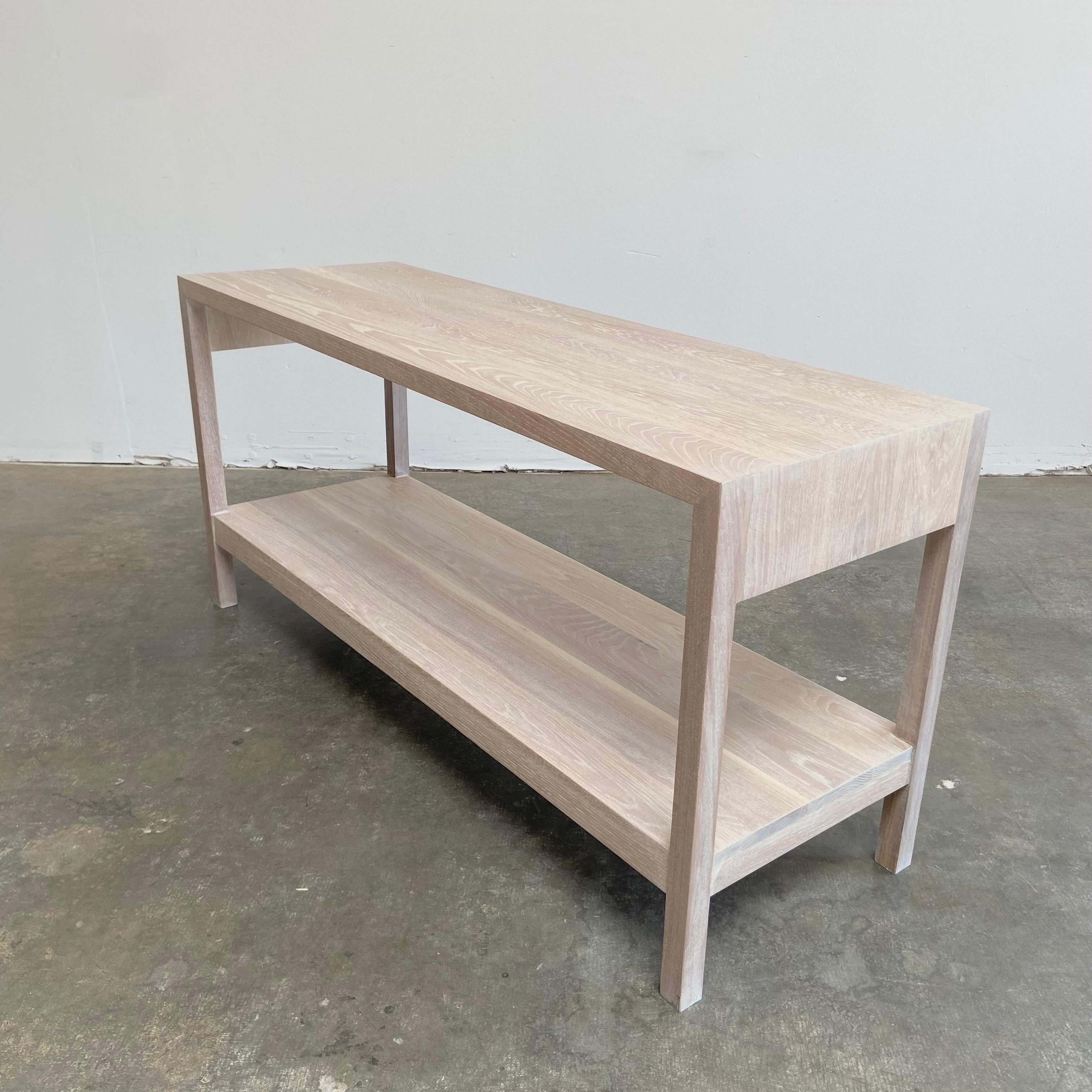 Custom white oak console table
Choose your finish and dimensions.
Shown in white oak #12 bleached.
Size :
54”W x 18”D x 26”H
Inside: 51-1/4”W x 18”D 16-3/4”H.
