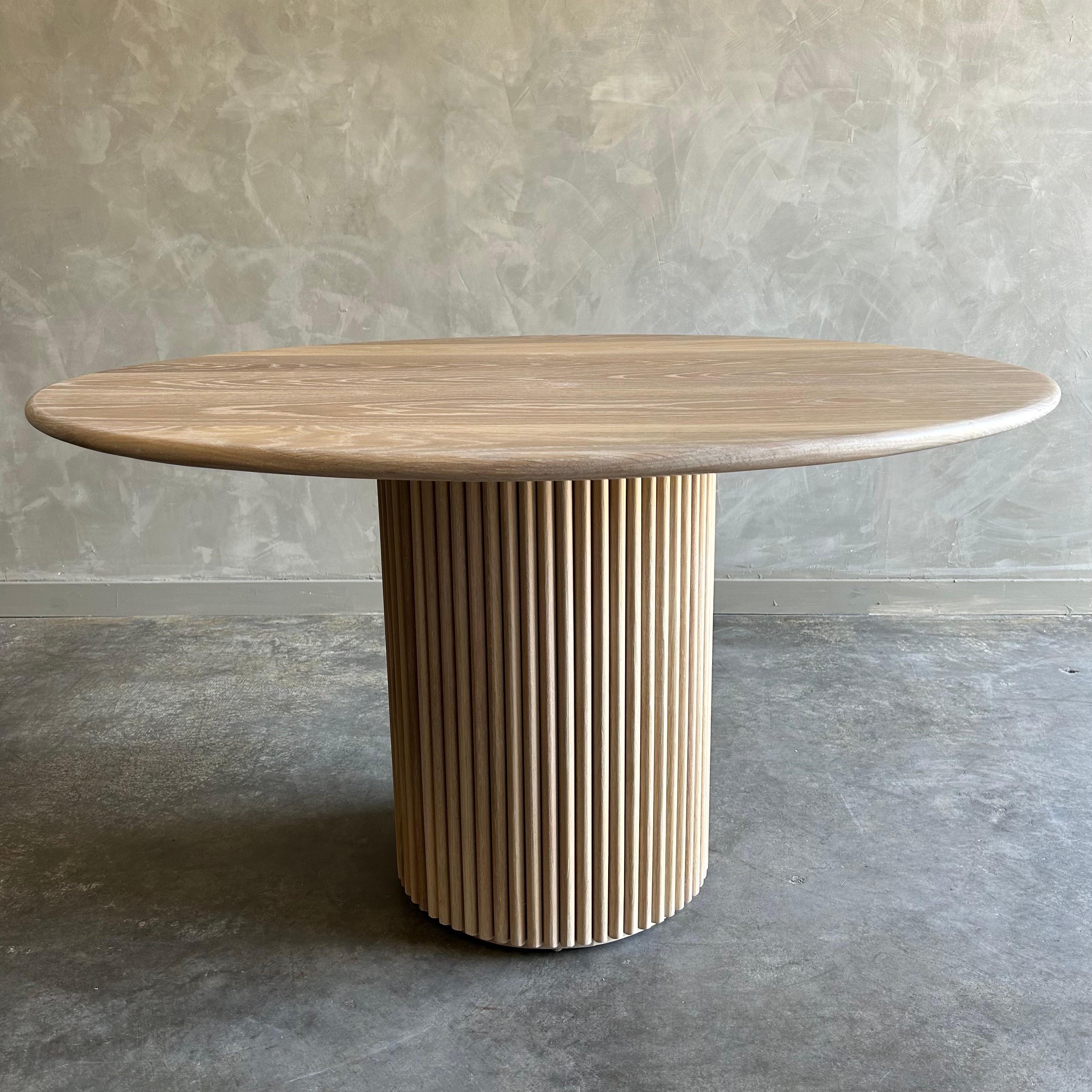 XXIe siècle et contemporain Table de salle à manger sur mesure en Oak Oak Reeded Base Entry en vente