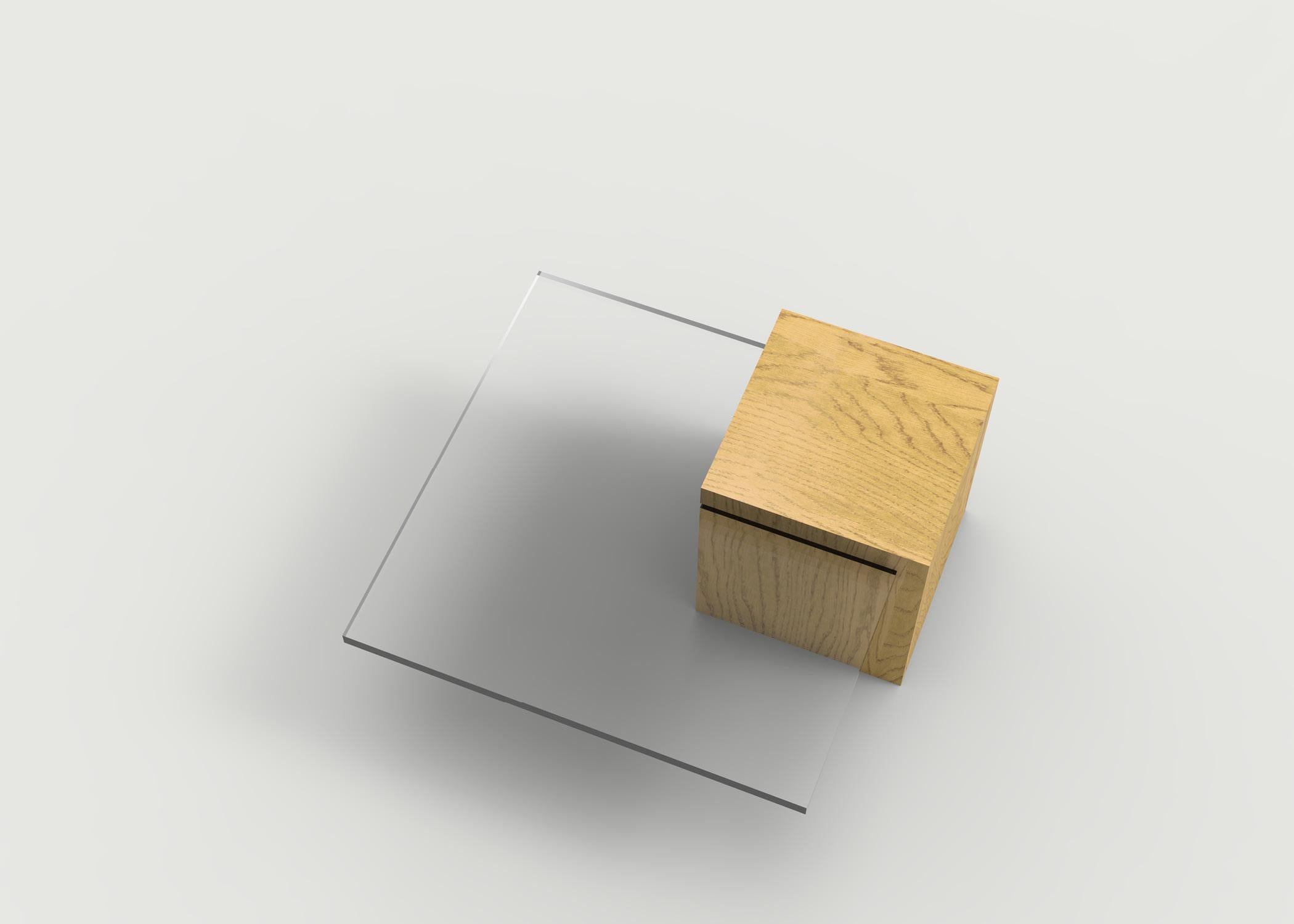 Maßgefertigter Couchtisch aus Holz, abgebildet mit Plexiglasplatte (Eichenholz) im Angebot