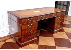Escritorio de pedestal personalizado Wood & Hogan de estilo georgiano
