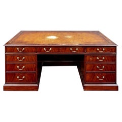 Escritorio de pedestal personalizado Wood & Hogan de estilo georgiano