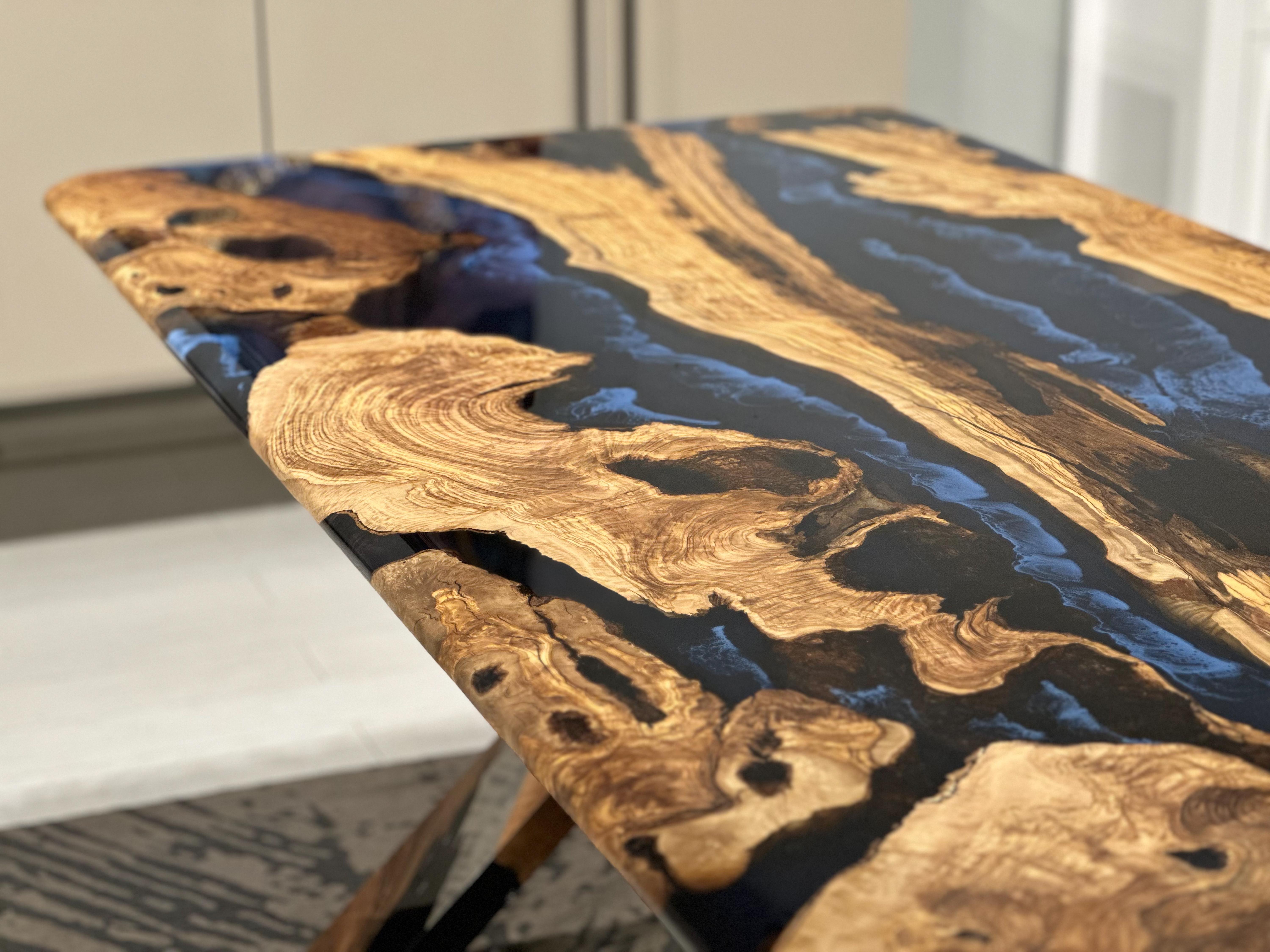 Turc Table de cuisine à bord vif en bois d'olivier sur mesure  en vente