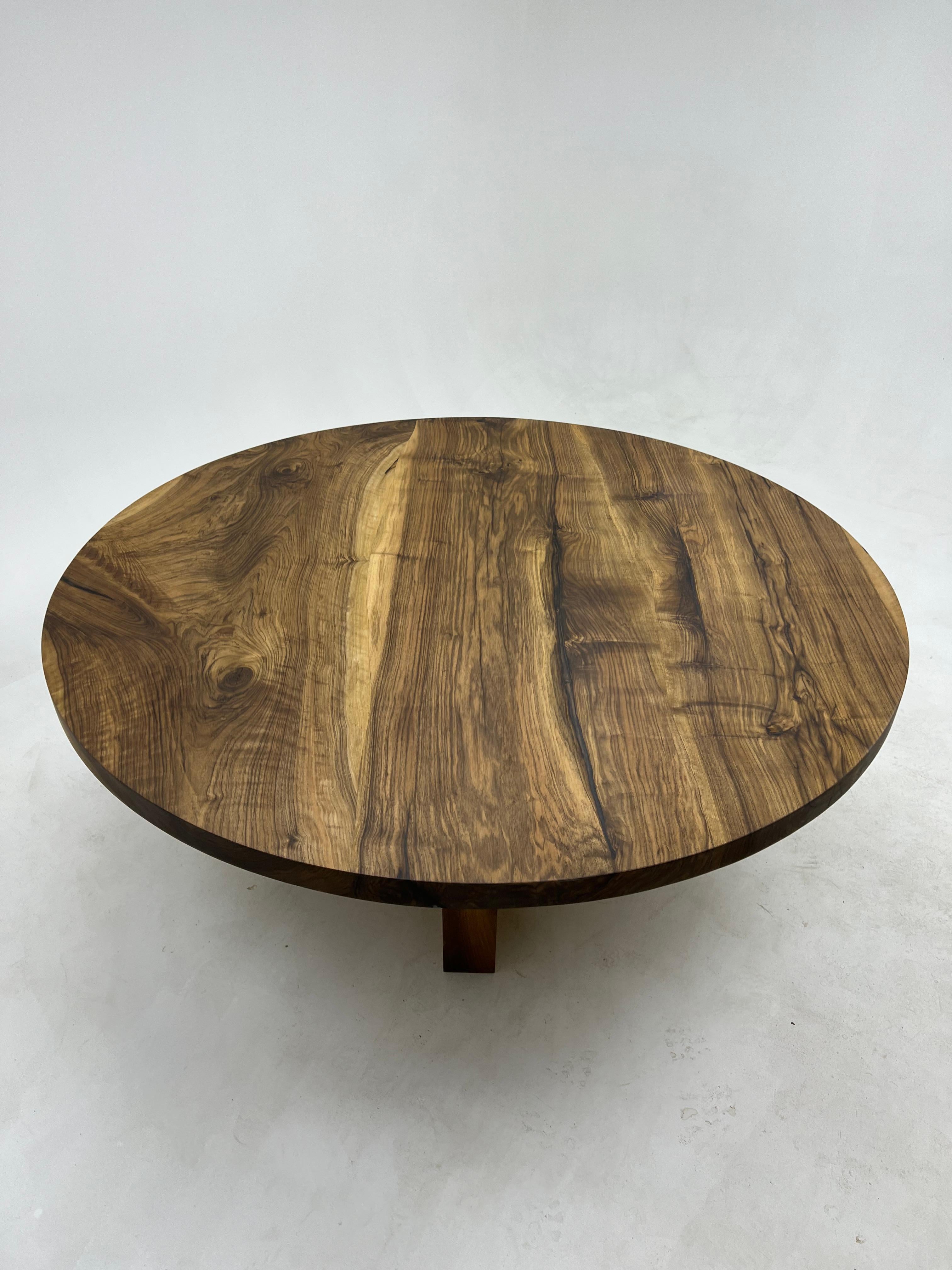 Custom Wooden Walnut Rustic Round Conference Table  In New Condition For Sale In İnegöl, TR