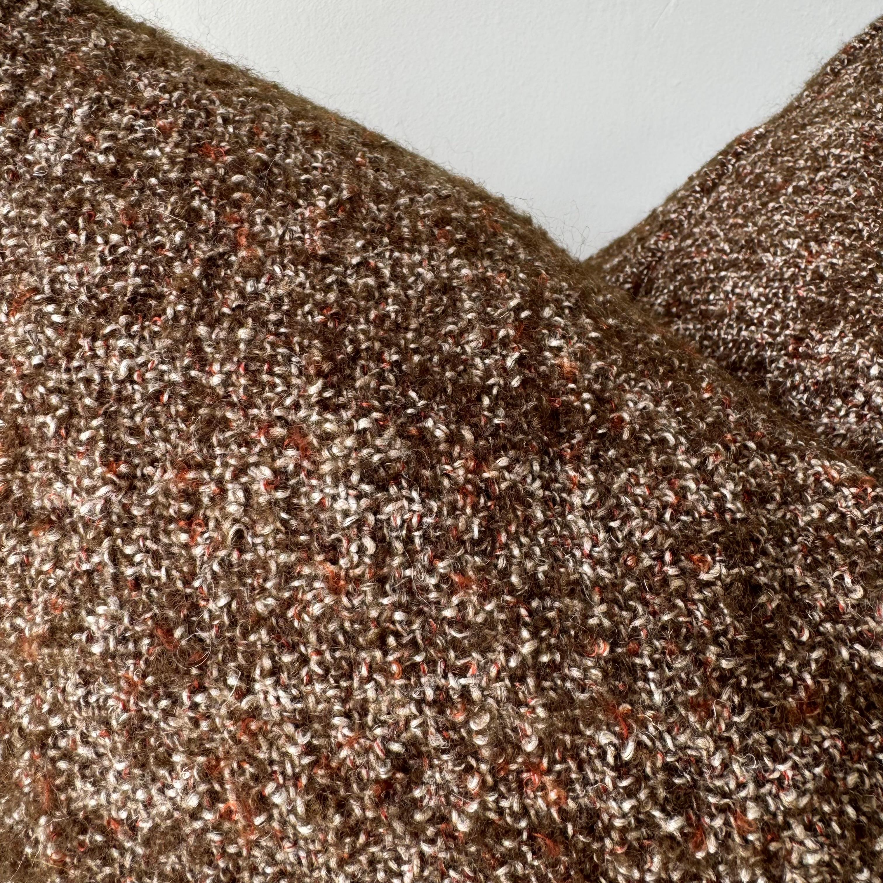 Américain Oreiller en laine et lin sur mesure avec insert en plumes de duvet dans les tons Brown et Rust en vente