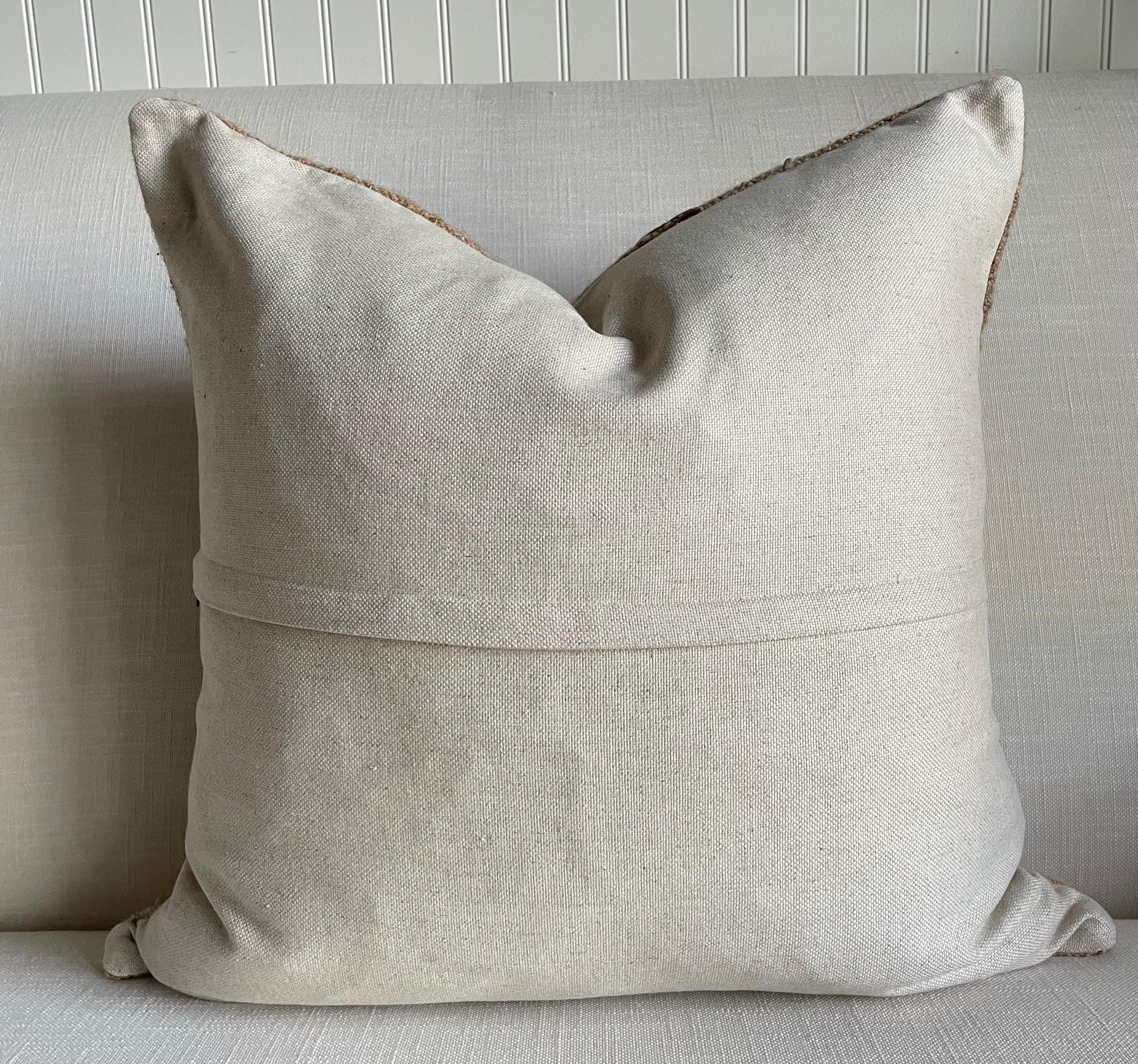About
Zia Lumbar Pillow
Beautiful neutral warm brown tones, woven with a thick soft nubby texture.
Size: 22